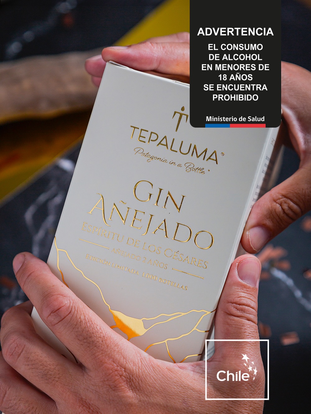 Esta Navidad, regala alegría con un espíritu para beber despacio 🥃✨ con pausa, silencio y profundidad.
Tepaluma Gin Añejado, Espíritu de los Césares, nace en la Patagonia, donde el agua pura y la leyenda se encuentran.
Un espíritu añejado, profundo y elegante, pensado para disfrutarlo sin prisa y acompañar los grandes brindis de fin de año.
Para la mesa de Navidad 🎄y para quienes entienden que algunos momentos, y algunos regalos, se viven lento.
Disponible en tepaluma.com
Real. Salvaje. Icónico. Tepaluma®
📍 En la Región de Aysén distribuye Gran Calafate (+56 9 3233 0996) y nos encuentras en un sinnúmero de botillerías, supermercados y tiendas especializadas.
….
⚠️ ᴀᴅᴠᴇʀᴛᴇɴᴄɪᴀ: ᴇʟ ᴄᴏɴsᴜᴍᴏ ɴᴏᴄɪᴠᴏ ᴅᴇ ᴀʟᴄᴏʜᴏʟ ᴅᴀñᴀ ᴛᴜ sᴀʟᴜᴅ I ɴᴏ ʙᴇʙᴇʀ ᴀʟ ᴄᴏɴᴅᴜᴄɪʀ I ʀɪᴇsɢᴏ ᴘᴀʀᴀ ᴛᴜ ʙᴇʙé I ɴᴏ ʙᴇʙᴇʀ ᴍᴇɴᴏʀᴇs ᴅᴇ 𝟷𝟾 ᴀñᴏs I ᴍɪɴɪsᴛᴇʀɪᴏ ᴅᴇ sᴀʟᴜᴅ
ℹ️ᴠᴀʟᴏʀ ᴇɴᴇʀɢéᴛɪᴄᴏ ᴅᴇ ᴛᴇᴘᴀʟᴜᴍᴀ ɢɪɴ: 𝟸𝟺𝟶 ᴋᴄᴀʟ ᴘᴏʀ ᴄᴀᴅᴀ 𝟷𝟶𝟶 ᴍʟ I ᴛᴇᴘᴀʟᴜᴍᴀ ᴍᴀǫᴜɪ ɢɪɴ: 𝟸𝟷𝟽 ᴋᴄᴀʟ ᴘᴏʀ ᴄᴀᴅᴀ 𝟷𝟶𝟶 ᴍʟ I ᴛᴇᴘᴀʟᴜᴍᴀ ɢɪɴ ᴀñᴇᴊᴀᴅᴏ: 𝟸𝟺𝟻 ᴋᴄᴀʟ ᴘᴏʀ ᴄᴀᴅᴀ 𝟷𝟶𝟶 ᴍʟ
#TepalumaGin #Patagonia #PatagoniaChilena #DestileríaTepaluma #CarreteraAustral Chile navidad añejado agedgin