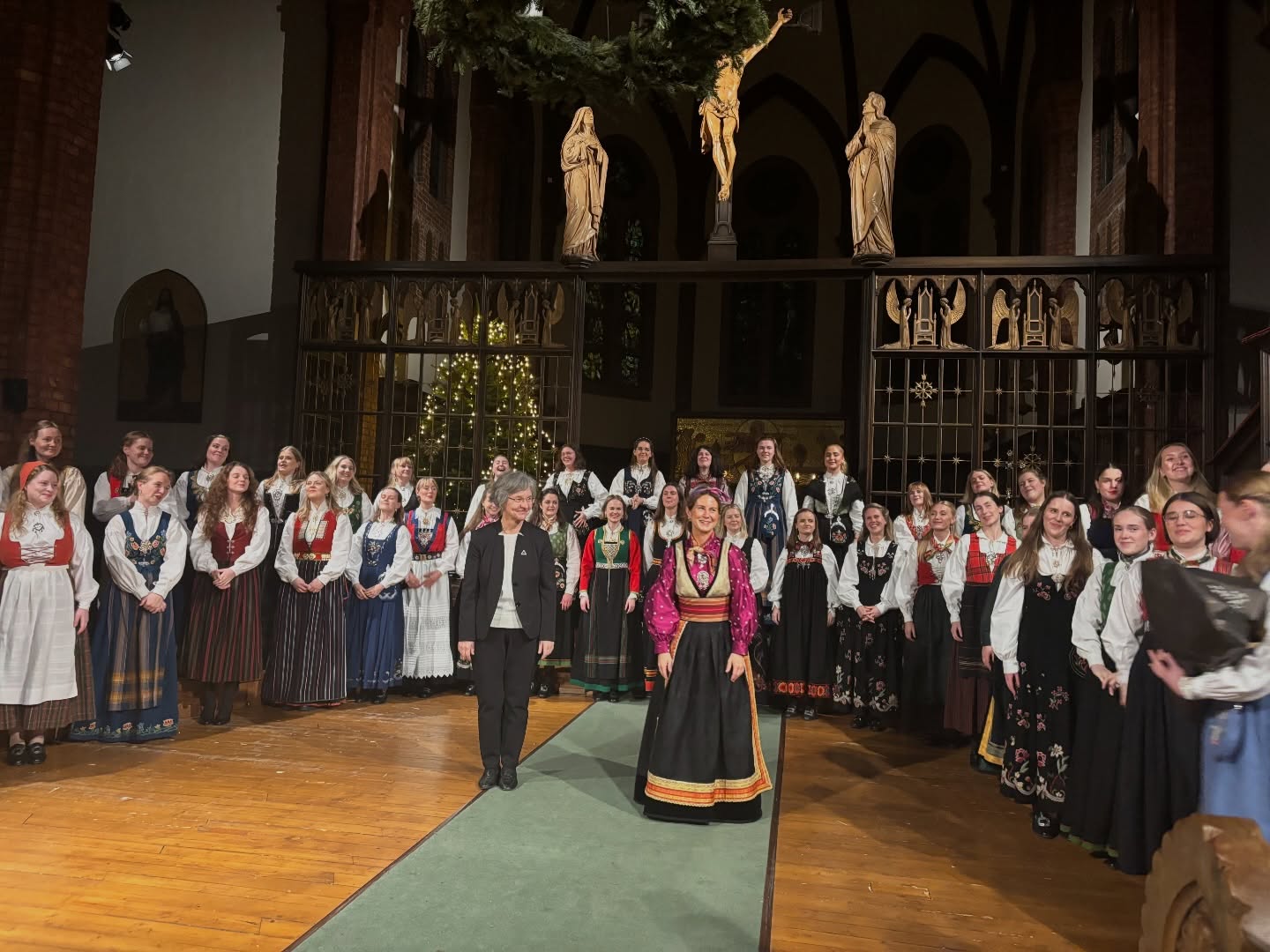 Fantastisk julekonsert med Kvindelige Studenters sangforening og dirigent Marit Tøndel Bodsberg samt organist Inger-Lise Ulsrud med der vi blant annet fikk høre mitt nye arrangment på «Høyr kor englar syng frå sky».