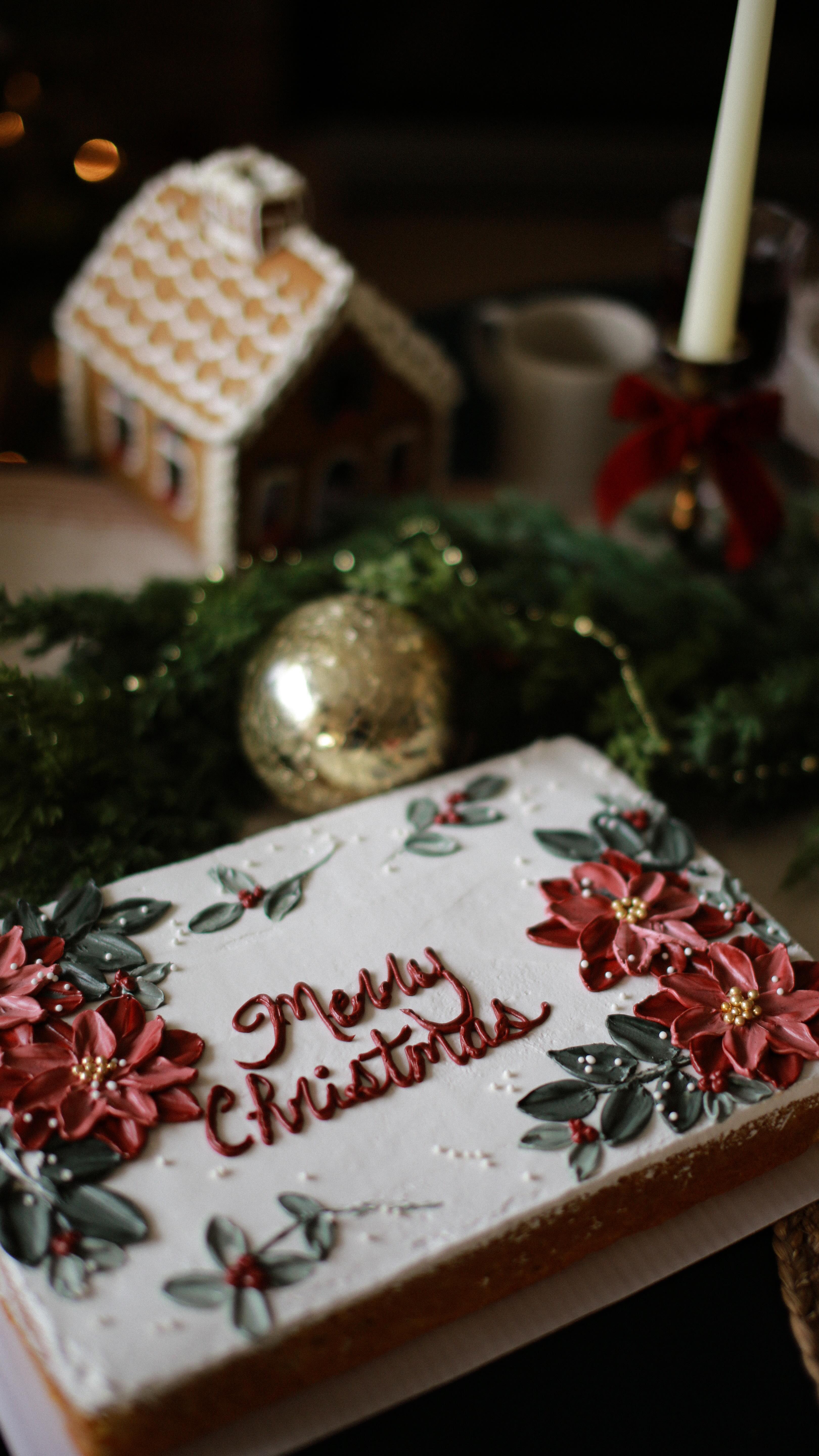 Christmas is here! Not just in the lights or the playlists, but in the slower moments that smell like cinnamon and feel like cozy socks on a cold morning 🥰
It’s in the cookies cooling on the counter, the wrapping paper scattered on the floor, the hot chocolate that somehow tastes richer today than it did all month.
There’s something wonderfully quiet about this part of the season… the in–between before the celebration begins. A soft kind of magic that asks us to pause, look around, and take it all in while it’s still unhurried.
Happy Christmas Eve Eve! 🎄