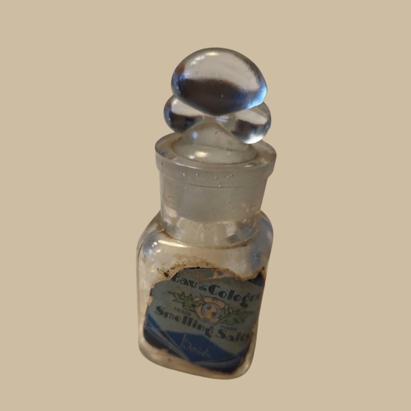 Antique Victorian Smelling Salts Bottle – Eau de Cologne – Boots – c.1895–1915 #stufftoyouandme #chemistiana #objetdart www.objetdart-stuff.co.uk