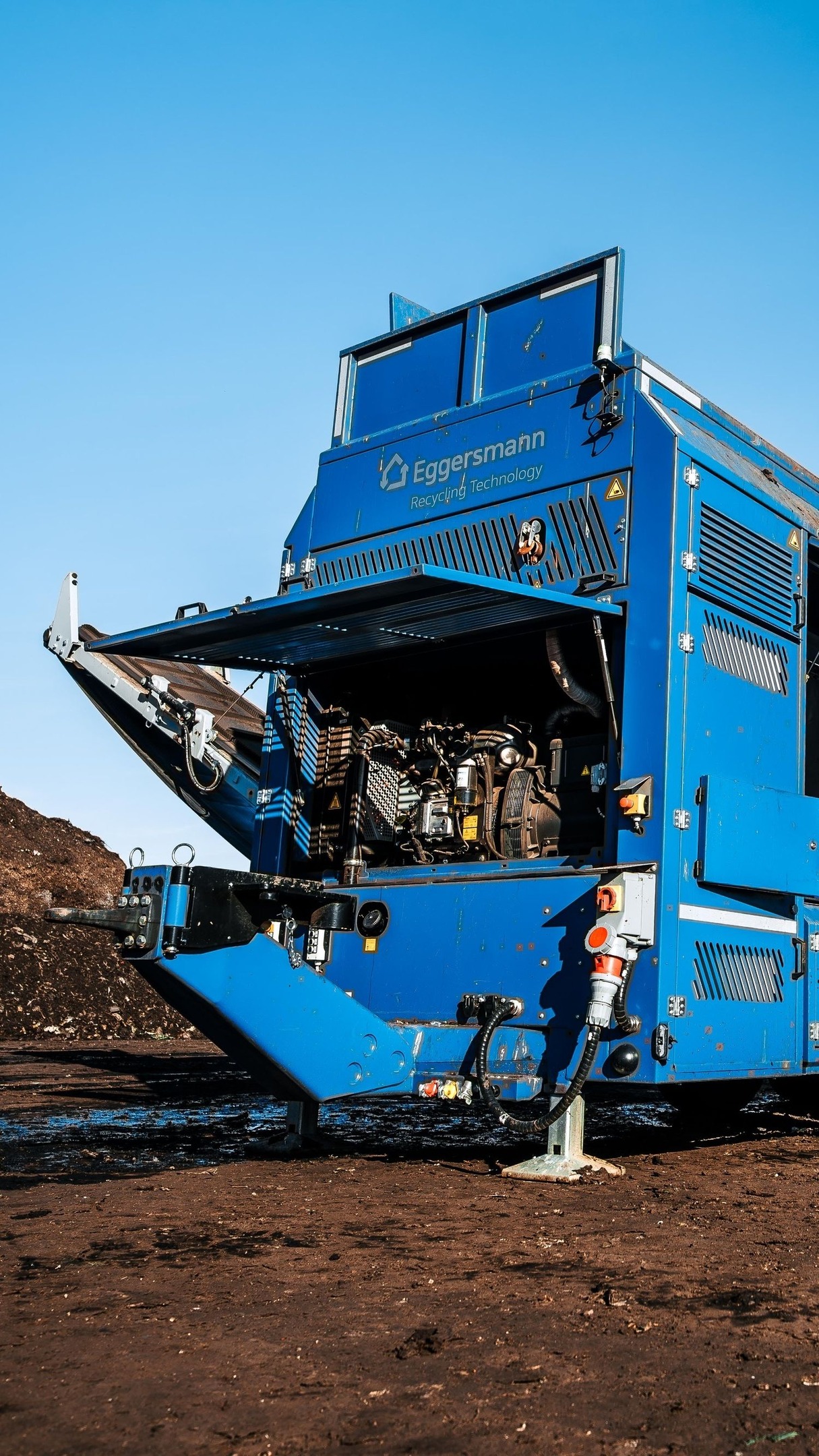 Nachhaltigkeit, Effizienz und Umweltfreundlichkeit! ♻️
Gerade in der heutigen Zeit ermöglichen Elektrifizierung und unsere hauseigenen Technologieprogramme, für jede Anwendung die passende Lösung zu entwickeln – individuell, praxisnah und zukunftssicher. 👷
👉 Du suchst eine nachhaltige Lösung für deinen Recyclingprozess? Sprich uns an.
#recycling #eggersmann #boehmerecycling #wastemanagement