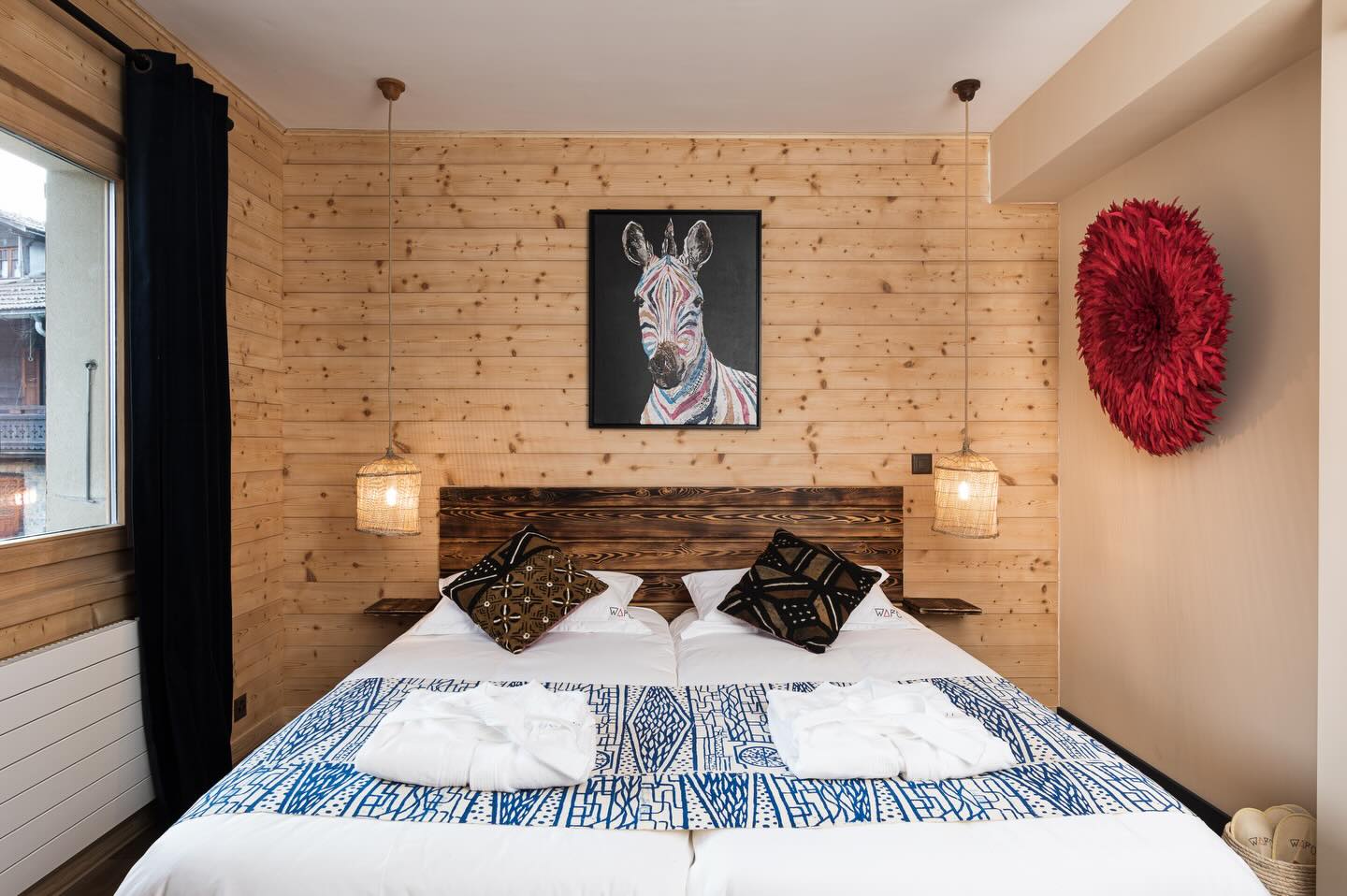 ✨ OFFRE SPÉCIALE – CE WEEK-END UNIQUEMENT ! ✨
📍 Wafo – Gryon
🛏️ 3 Chambres à 200 CHF au lieu de 240 CHF
🍽️ Repas du soir inclus
Notre fameux repas italien du samedi soir est compris dans le prix de la chambre 🇮🇹
L’occasion idéale pour une escapade à la montagne ce week-end ❄️⛰️
🎿 Bonus pratique :
Des casiers à ski en location, juste à côté de l’hôtel — confort et simplicité assurés !
⏰ Offre valable ce week-end uniquement, places limitées
📲 Réservations en message privé ou directement à l’hôtel