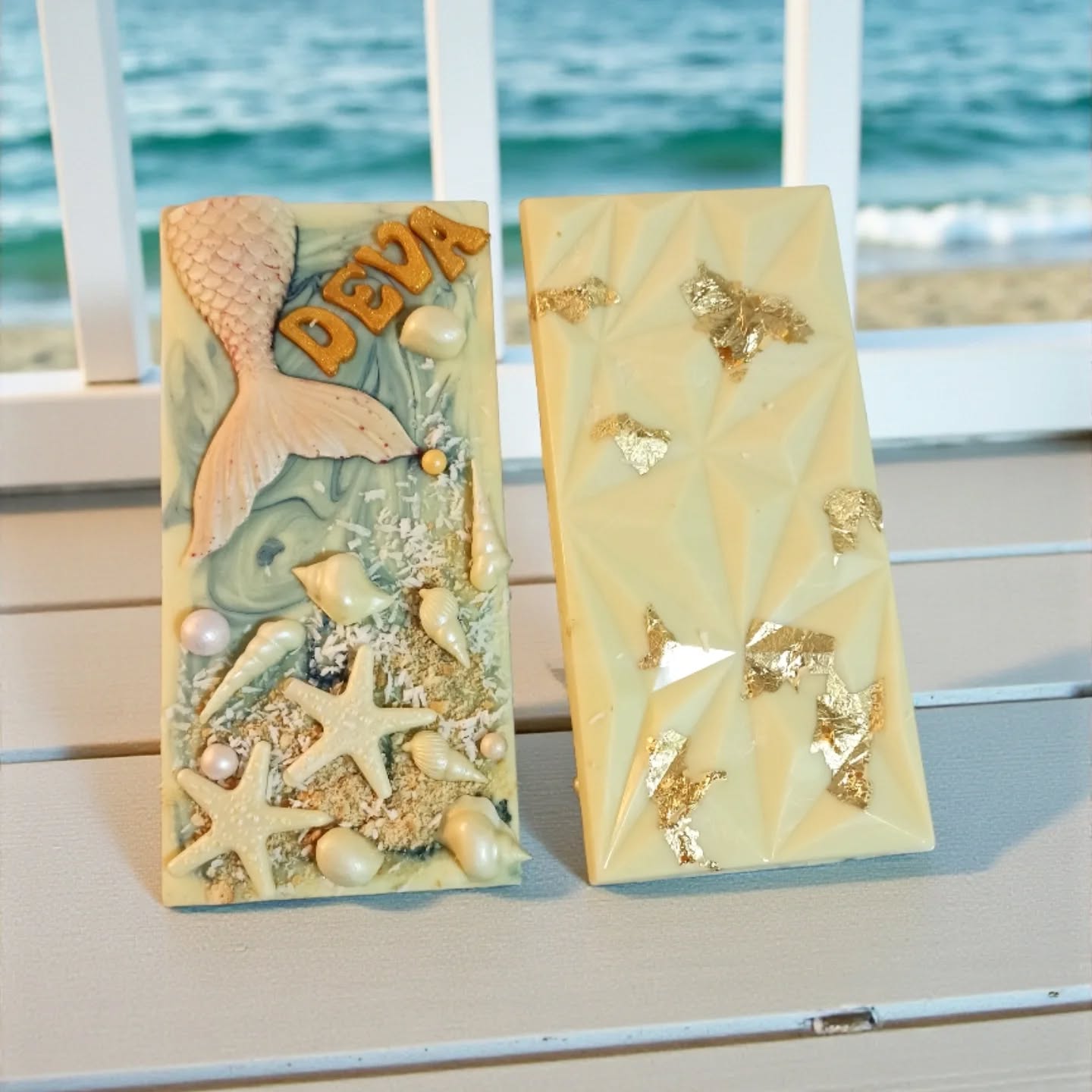 İsminin çikolataya dönüştüğünü hayal et 🤍
Sen anlat, tasarımı bana bırak ✨
İsminin yer aldığı, sana özel tasarlanan tablet çikolatalar en çok tercih edilen premium hediyelerimizden 🍫🌊
Her detay bir hikâyeden ilham alıyor…
Bir isim, bir anı, bir his.
Sen de hikâyeni anlat, sana özel tasarımını ben hazırlayayım.
🎁 Kişiye özel
🤍 Butik üretim
✨ Premium hediye deneyimi
Bu özel tasarımlar BONAFIDE DELIGHTS imzası taşıyor.
Çikolata sadece bir tatlı değil, bir hatıra.
📩 Kişisel tasarım ve sipariş için DM
#bonafidedelights #kisiyeozelcikolata
#isimliçikolata #butikçikolata #premiumhediye
#özelhediye #kişiselleştirilmişhediye
#çikolatatasarımı #lükshediye
#hediyefikirleri🎁 #çikolataaşkı
#customchocolates #butikmarka
#özelanlar