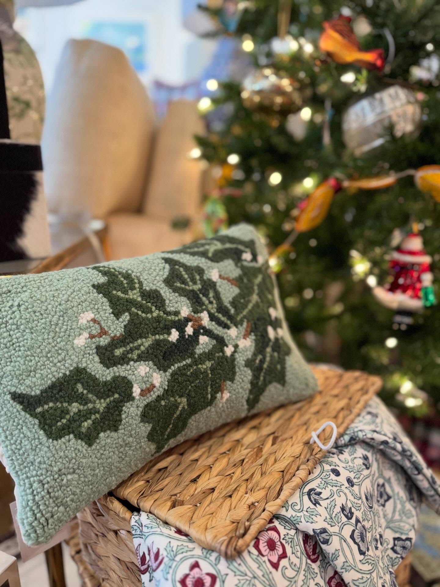 Three Shopping days left! 🛍️ 🎄
Open today 12-4pm!
You definitely can’t get Amazon to deliver on time now so pop in for last minute hostess gifts and Christmas fun!
#sundayfunday #interiordesignstudio #michigancityindiana #christmasgiftideas #womenownedsmallbusiness