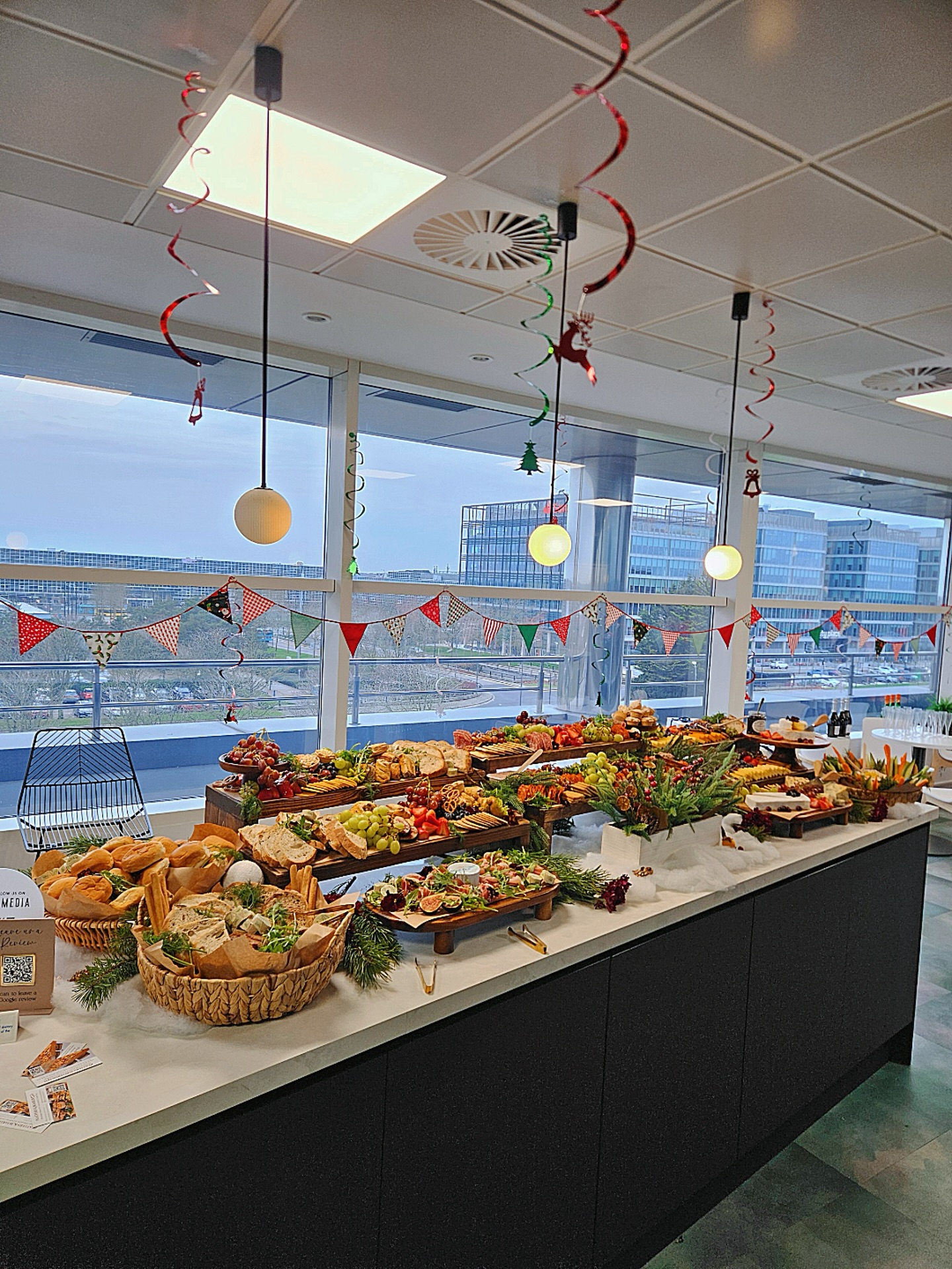 “Work call? Sorry, I’m on a cheese break“ 🧀
The Ultimate Grazing Table for a Christmas Office Party🎄