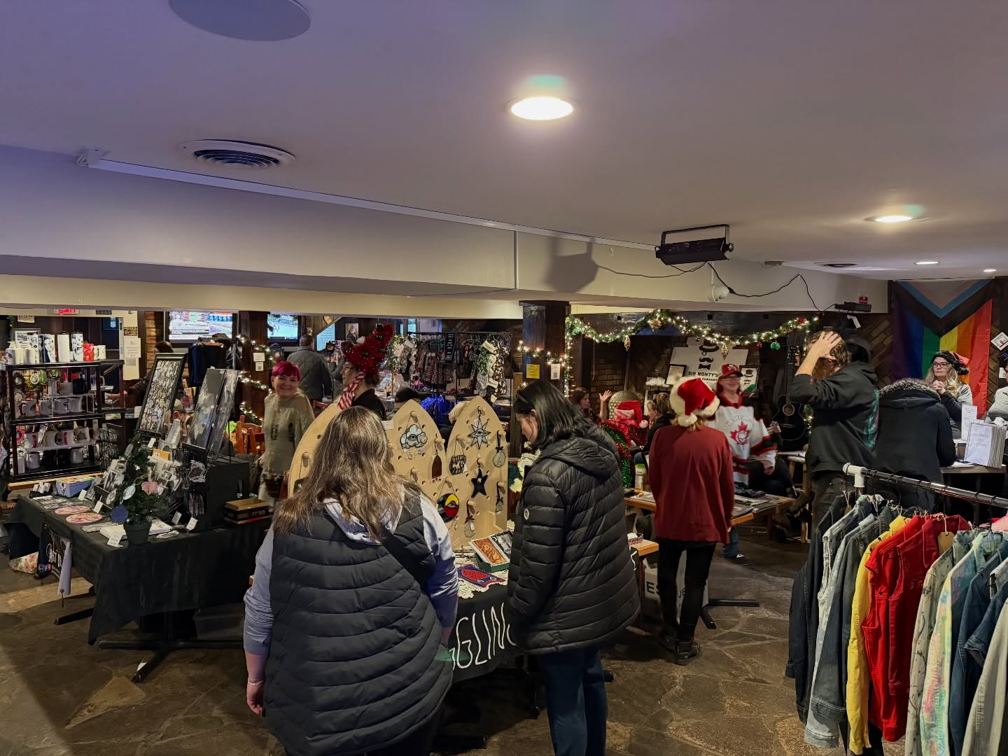 Join us today at the Creepmas Market at @sirmontysbrewingco! Lots of awesome vendors with unique gifts, just in time for Xmas!