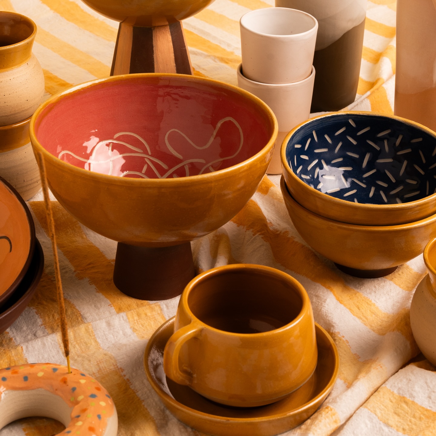 Hi there,
This Sunday the 21st of December will be my last Christmas market! You can find me and my ceramics at the @sundaymarket from 12.00 till 18.00. Come over to buy some lovely presents for your family and friends (or for yourself of course) and walk around at the lovely market for nice drinks and bites.
Also! My January course already filled up, but no worries for everyone who would love to join the ceramic course. From today on you can book the Handbuilding + Throwing on the wheel course on my website for March!
#ceramic #ceramicofinstagram #pottery #potteryforall #slowmadegoods #handmadewithlove❤️ #handmadeceramics #potterystudio #ceramicstudio #madeinamsterdam #potteryclass #ceramiclife