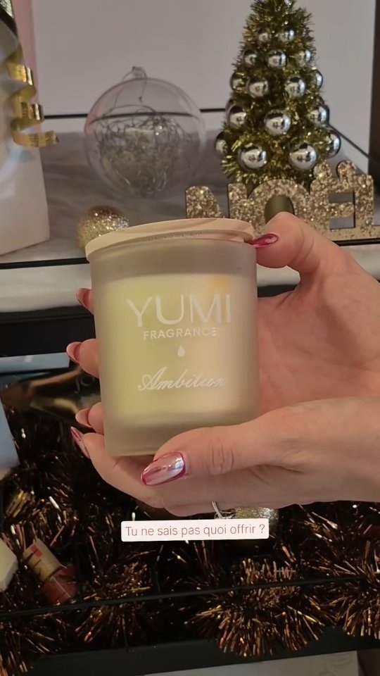 PAS TOUJOURS FACILE DE TROUVER LE CADEAU QUI FERA VRAIMENT PLAISIR 🎁🎅🎄
Alors pour Noël, je ai préparé une petite sélection de produits, parfaite pour gâter ceux que tu aimes
🕯 Bougie Yumi Pain d'épice : un parfum chaud, réconfortant, qui rappelle les moments gourmands de l'hiver
🕯Bougie Yumi Poire : une senteur plus fruitée, élégante, qui crée instantanément une ambiance cocooning
💄Palette Zao Make-Up : des teintes naturelles, lumineuses, idéales pour un maquillage du quotidien ou pour briller pendant les fetes
Des cadeaux simples et naturels... et sur quoi on peux toujours compter en offrant ses petites attentions qui font du bien au corps, à l'esprit et au coeur.❤️
Et si tu veux d'autres suggestions personnalisées, je suis là pour tinspirer ! N'hésite pas à nous contacter en MP pu passer nous voir à l'institut.
#cadeauxnoel #institutdebeautélessablesdolonne #institutlinnsaé #saintmathurin #lesachards
--------
Spécialiste des massages intuitifs, soins du visage bio et beauté holistique.
À Saint-Mathurin, tout près des Sables-d’Olonne, pour prendre soin de vous naturellement.