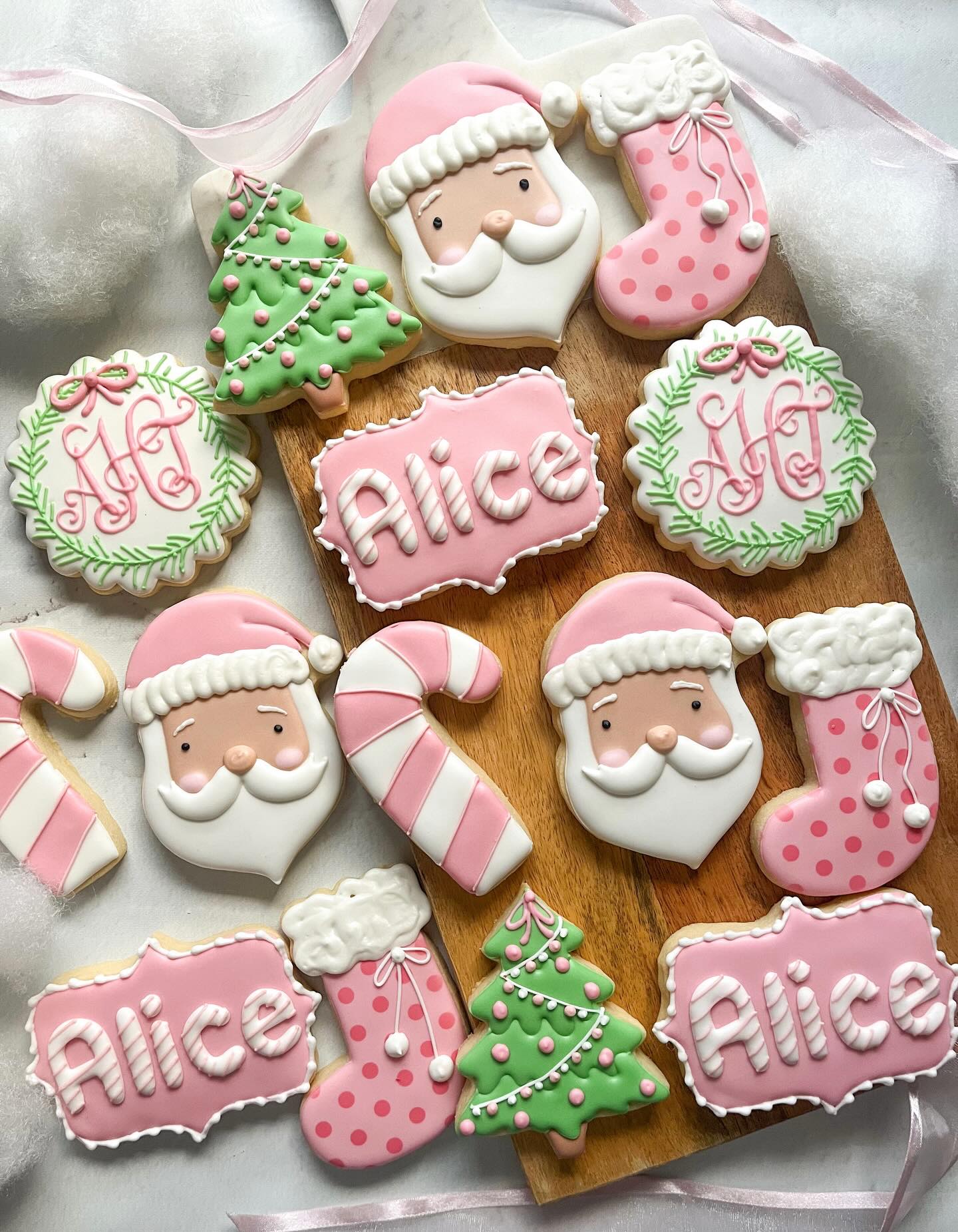Little girl baby showers in December = pink hat Santas! 🎅💗
.
.
.
.
.
.
#cookies #royalicingcookies #decoratedsugarcookies #nashvillebaker #nashvilledesserts #nashvillecookies
#nashvillecookier
#customcookies #cookier #santacookies #christmascookies #decemberbabycookies #monogramcookies #wintercookies #christmastreecookies #candycanecookies #stockingcookies
