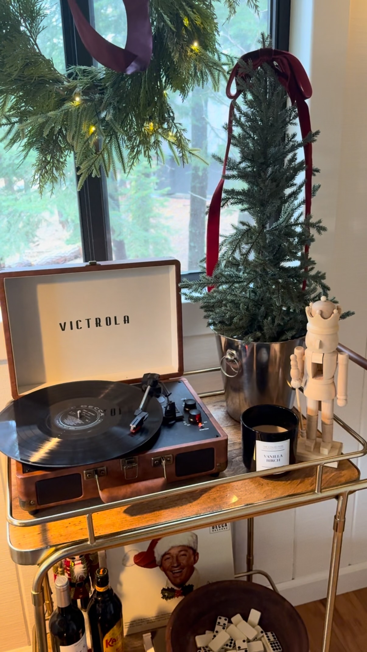 Loving my new record player more than I expected! It really ups the ante on Christmas coziness 🎄💃