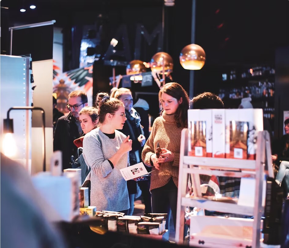 Round two! 🎄
Unser Weihnachtsmarkt startet heute wieder ab 17 Uhr – und ist bis Sonntag für euch geöffnet. ✨
Chum verbi, mir freued eus 💜