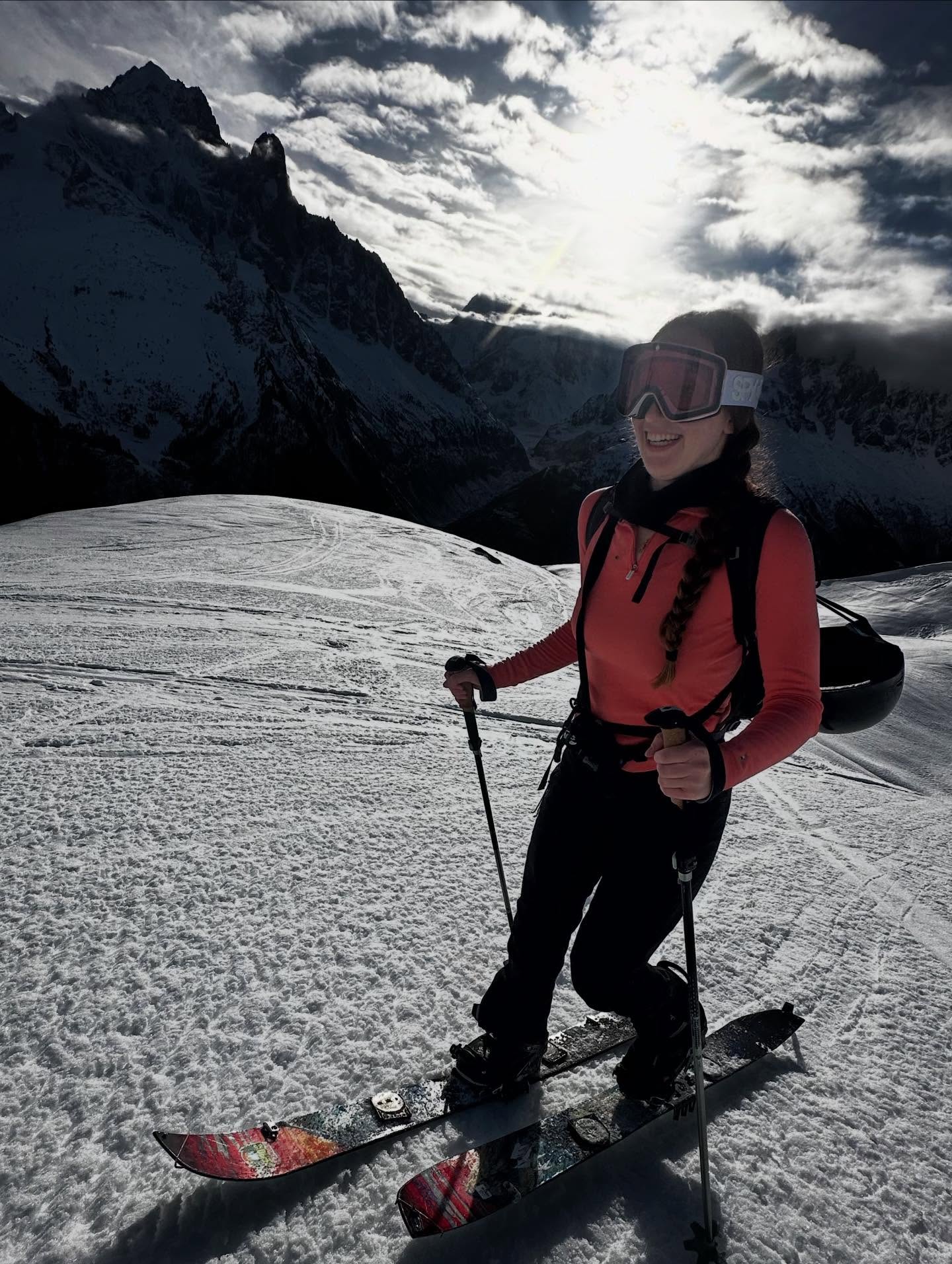 17/12/25 split day out with shitty snow conditions 😂… we hope the snow melt with the sun but the cloud come with us, so no sun effect and freeze snow all the way… but still nice to be up there.
@henaff_off @fjordalp @garasplitboards @chamonixmontblanc
#snowboarding #snowboard #snow #board #splitboard #splitboarding