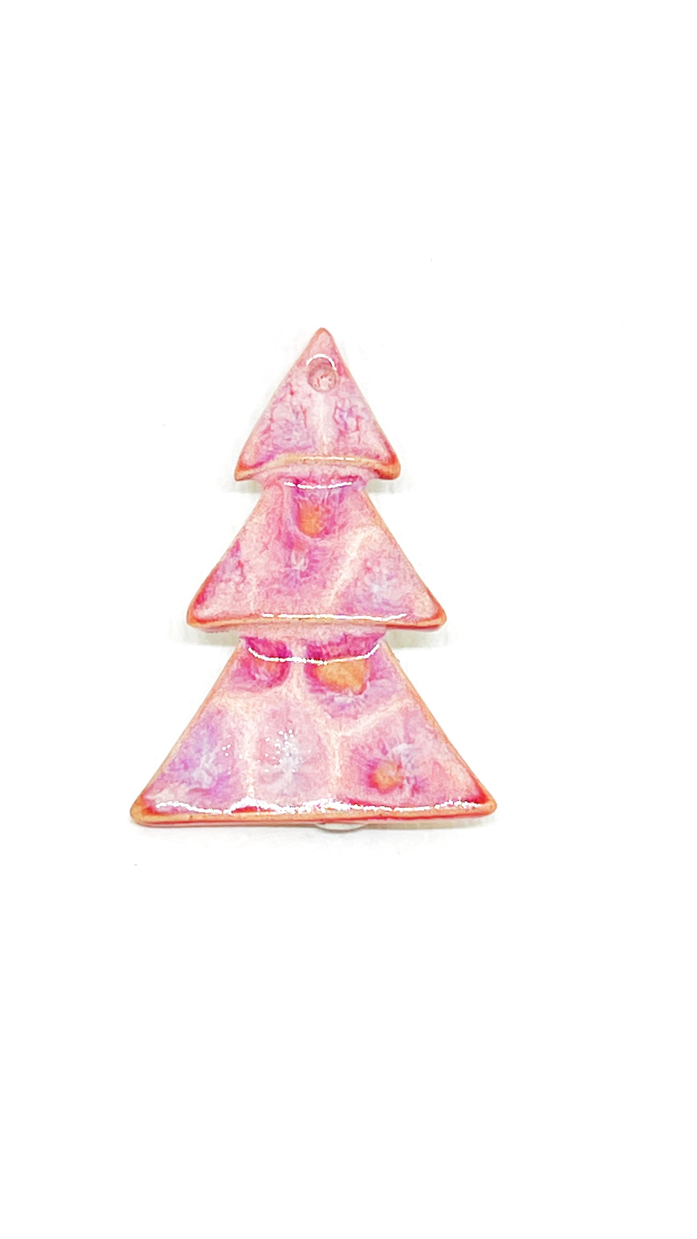 Simple form. Considered finish.
Sometimes the simplest forms are the most satisfying.
Small ceramic Christmas trees, finished slowly and intentionally 🎄
#handmadeceramics #ceramicdecor #christmasdecor #shophandmade #contemporaryceramics