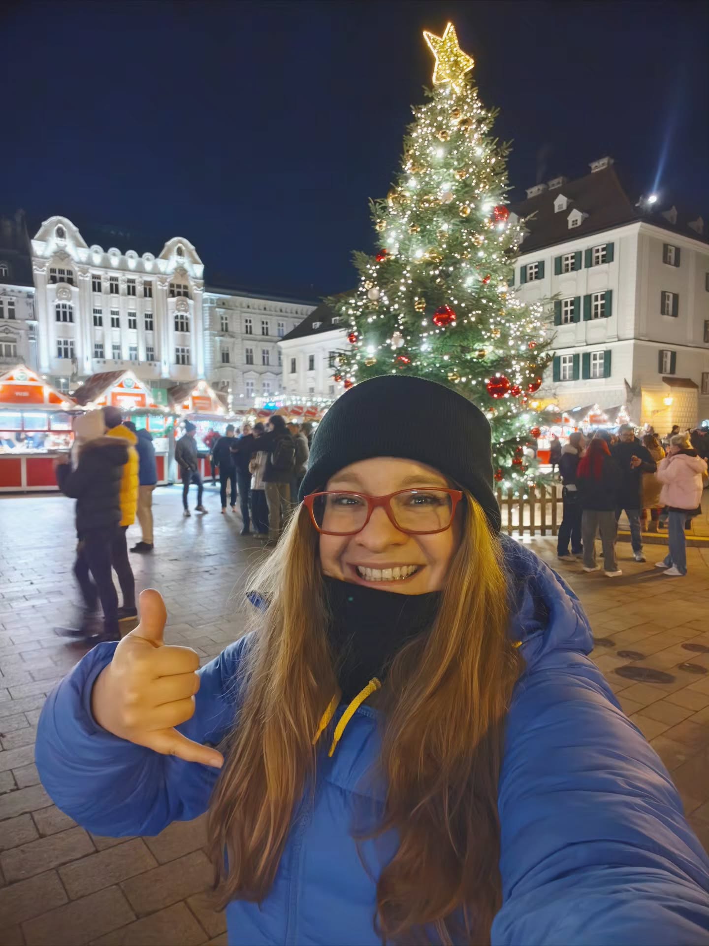I'm very grateful that during a recent short trip to Slovakia I was able to catch up with my family and some friends. The Christmas atmosphere was lovely as always, not only in Bratislava, but also in Trnava and Piešťany - two other towns that I visited for educational and outreach activities 😊.
Being able to go to my home town, even briefly, helped me reconnect with my community. While I've been able to live in numerous places around the world, it's the loved ones in my life who make me feel at home. I'm very appreciative of all of you that have been supporting me and helping me have a home wherever I go ❤️.
#homesweethome #Christmas #AWomanFromMars