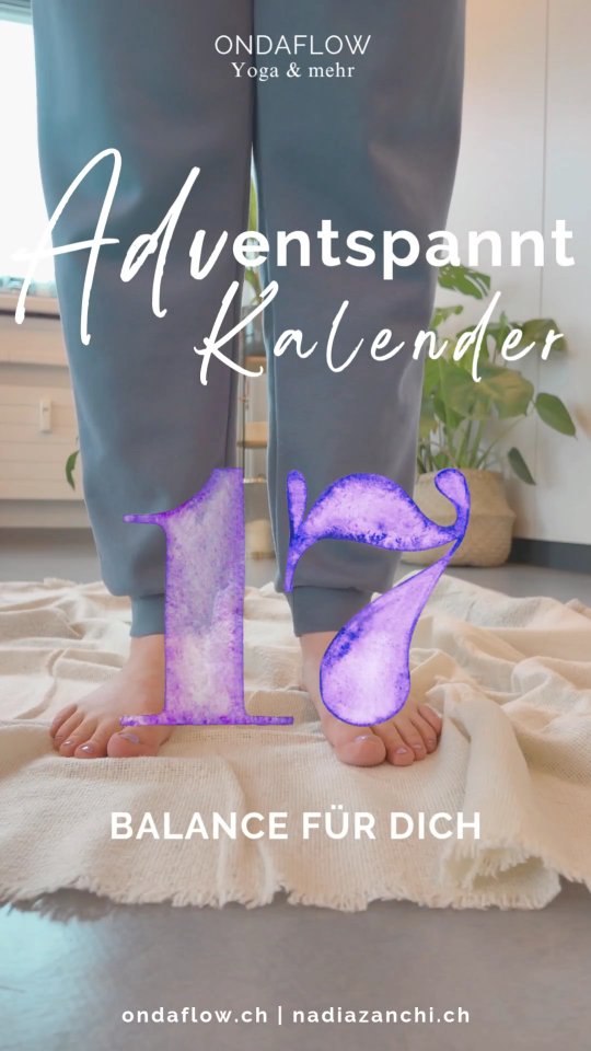 ✨️Türchen 17 | Balance für dich✨️
Gleichgewicht brauchen wir in so vielen Alltagssituationen: Wenn wir laufen, Treppen steigen, stehen, uns strecken, absitzen, in die Hocke gehen, uns umdrehen..
Und mental gilt das selbe: Wenn wir uns ausbalanciert fühlen, dann fühlen wir uns sicher. Diese Sicherheit strahlen wir aus und lässt vieles leichter werden.
Nun sind Balanceübungen nicht immer einfach, darum probier sie mal auf zwei Füssen aus wie im Video.
👉 Gerne Wand oder Stuhl in der Nähe haben
👉 Augen mal schliessen, mal offen lassen
👉 Dein Körper lernt, wenn er aus dem Gleichgewicht fällt. Also gerne mutig, aber sicher, ausprobieren.
Bist du in Balance?🎄
Schenk ein Herz, teile den Post und erzähl lieben Menschen davon🩵
#yoga
#balance
#gleichgewicht
#yogaeveryday
#yogaimalltag