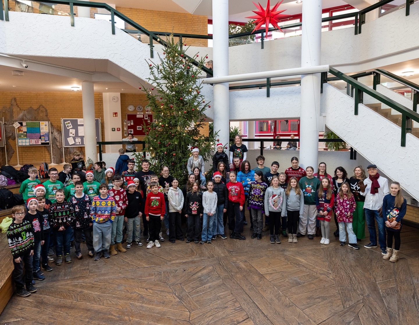 • CHRISTMAS JUMPER DAY •
.
.
#graupnergym #christmasjumper #merryxmas