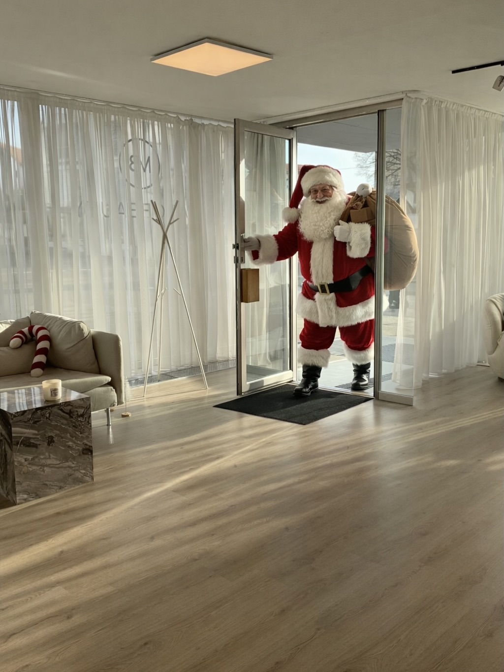 Noch kurz den Weihnachtsmann 🎅🏻 hübsch gemacht, für das Ausliefern der Geschenke 🎁