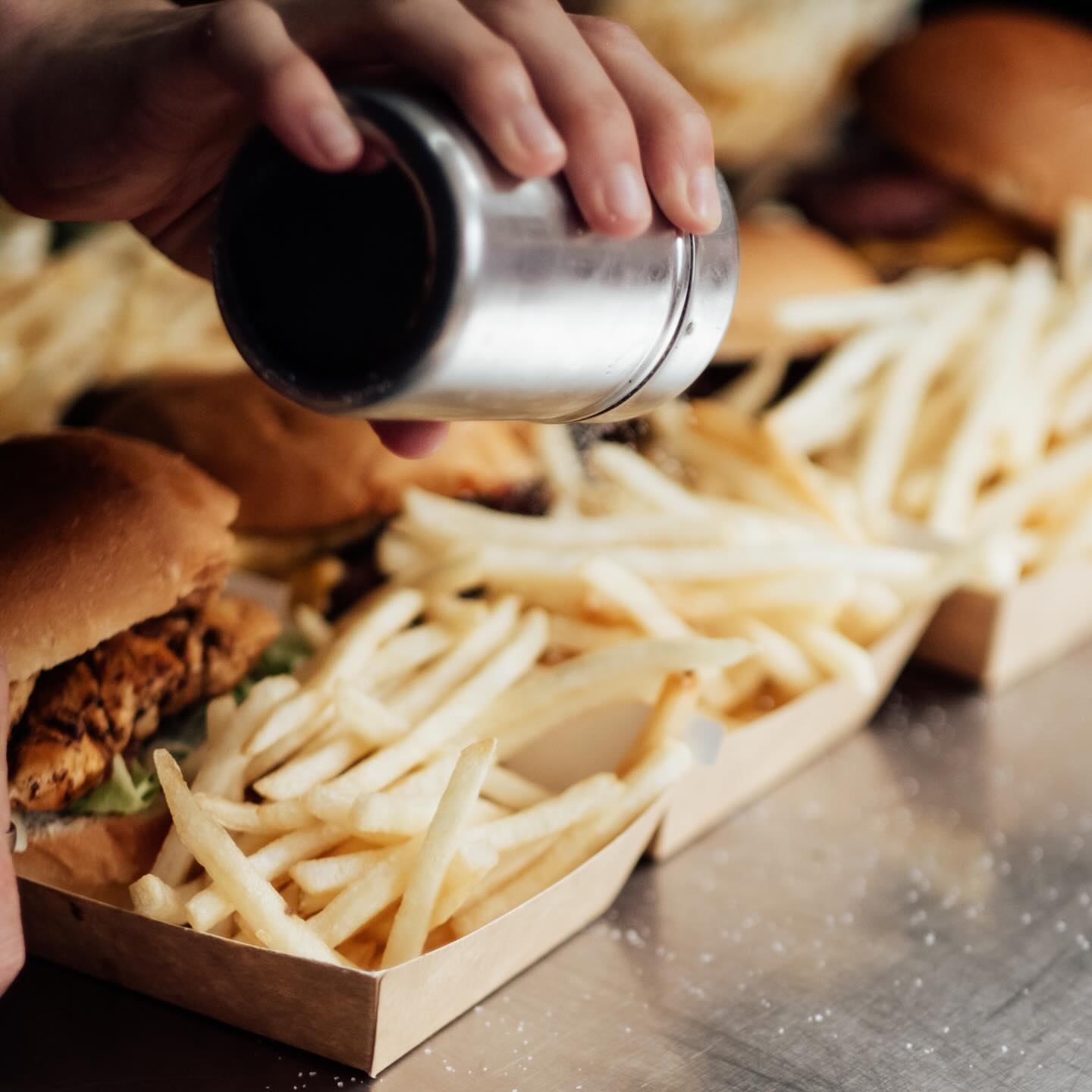 Making Daisy Burger look fire 🔥 Thanks @matt_webster_photography for the epic photos!
🍔🍟
#adelaidesmallbusiness #adelaidephotographer #adelaidecatering #adelaideweddings #daisyburgercatering