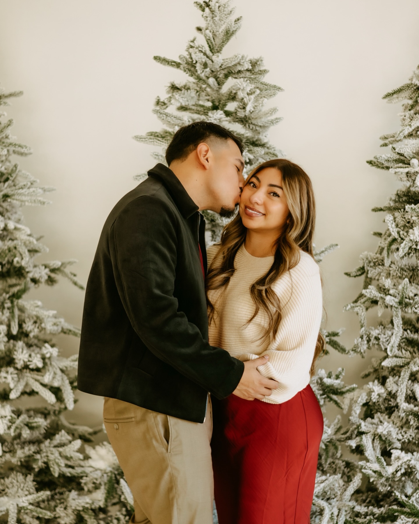 Caught under the mistletoe 🎄
Happy Christmas Adam as my mom always liked to call it (bc Adam came before Eve 😂) Christmas is almost here! What are you cooking?? I am attempting to recreate the capital grille coconut cream pie, but sugar and dairy free…..😅🤔