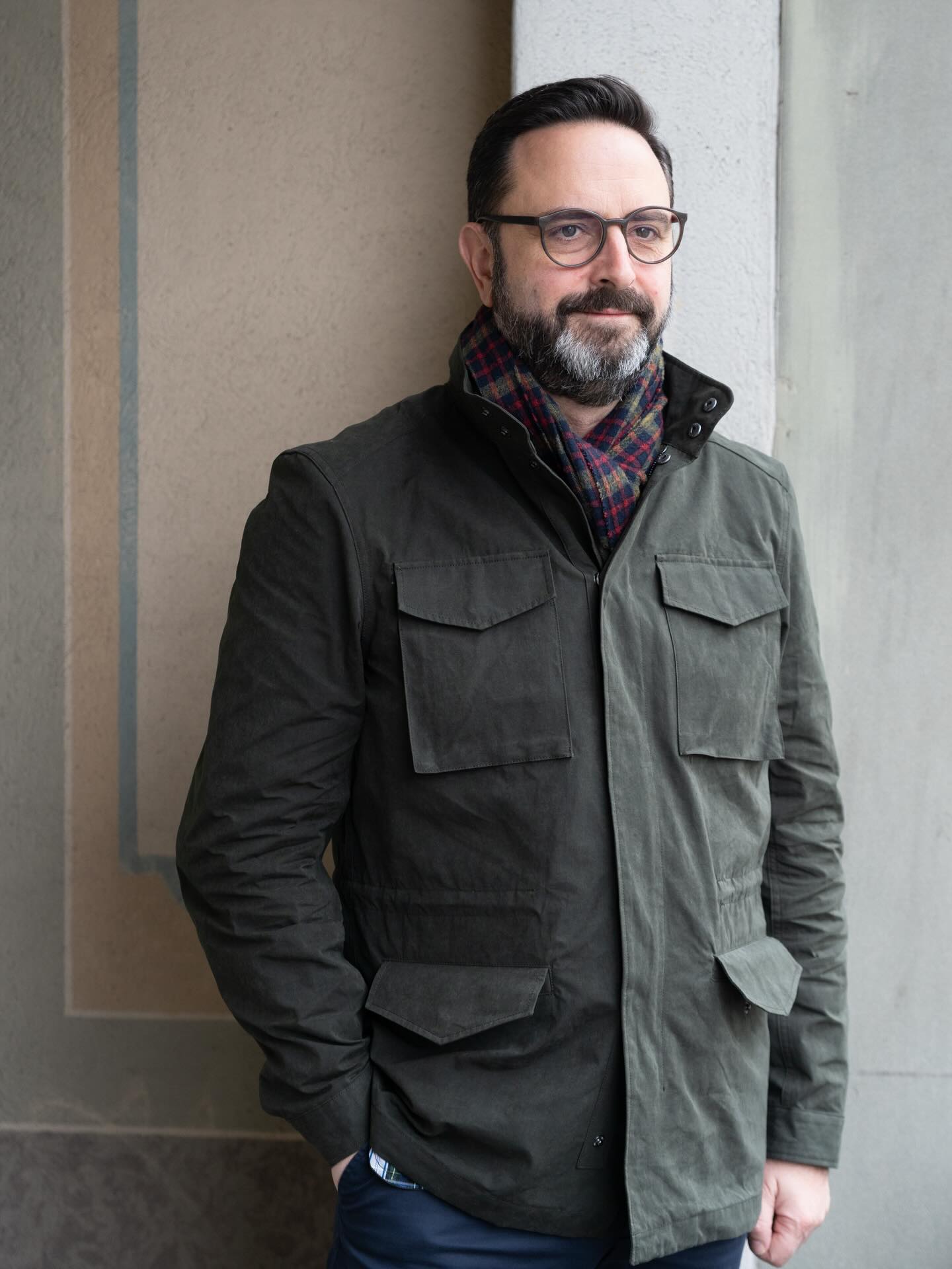 „Freizeit neu definiert 🍃 – unsere maßgeschneiderte Jacke aus gewachster Baumwolle in Jägergrün. Robust, stilvoll und in vielen Farben & Stoffen erhältlich. Dein Look, dein Maß, dein Statement. #MadeToMeasure #Gmassbekleidung #waxedcottonjacket #massanzugzürich