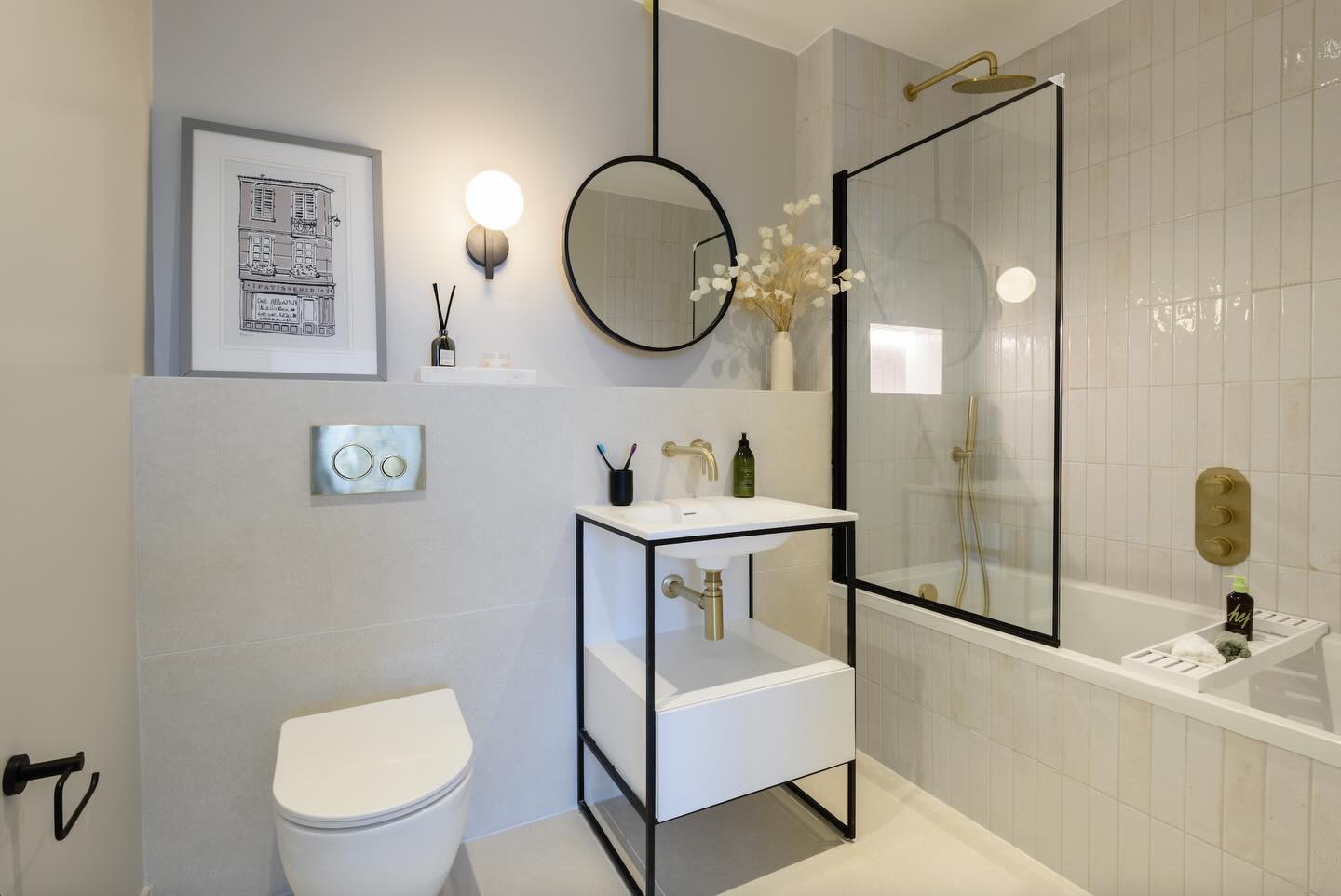 The Everyday, Elevated.
Fully tiled in contemporary slimline tiles with concrete-inspired tones, Artcene’s bathrooms are designed for calm and comfort.
A Lusso stone freestanding basin, brushed brass fixtures, and elegant walk-in showers create spaces that feel as beautiful as they are functional.
@core.london @astonrowe