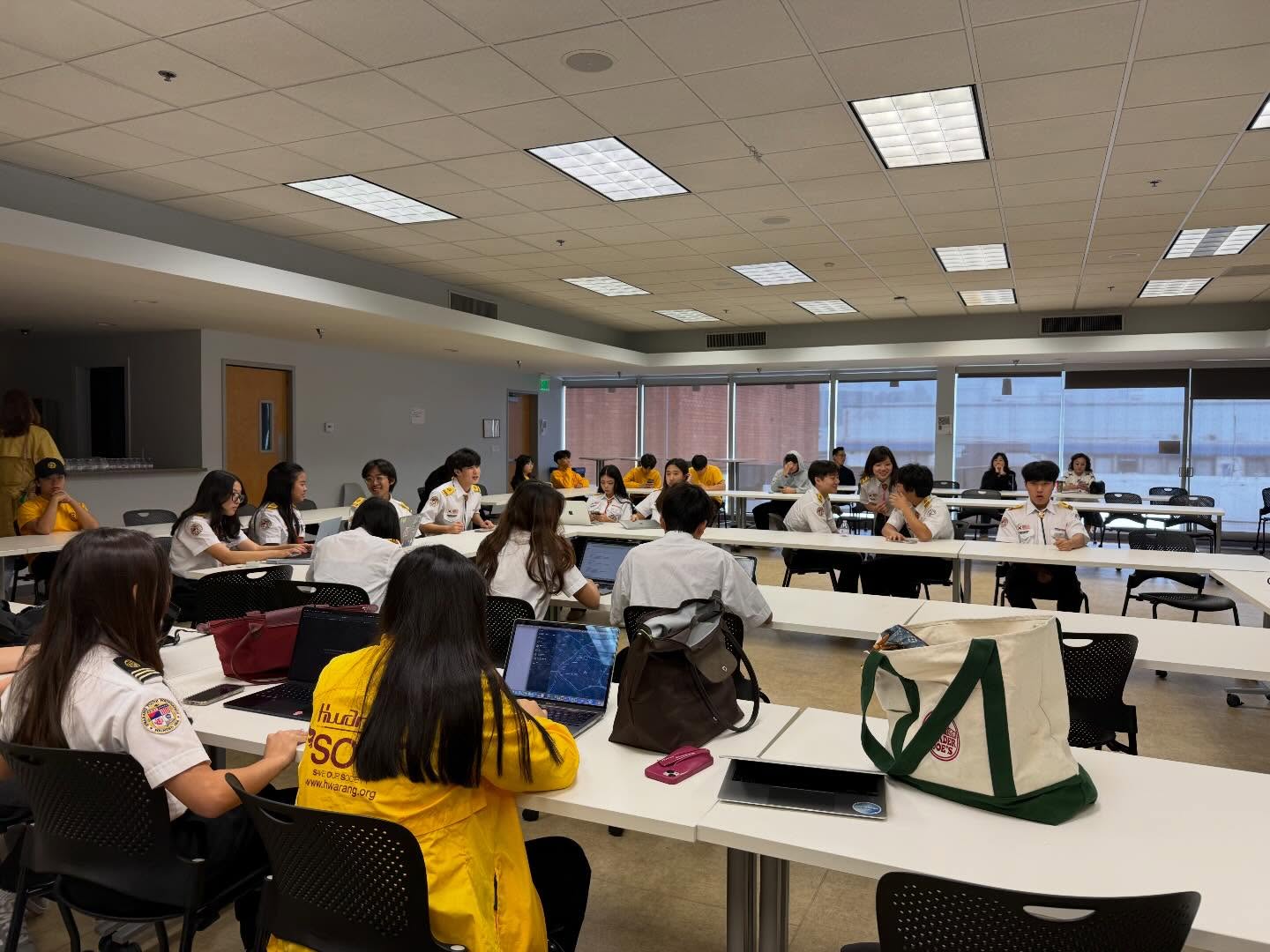 📣December Summit Meeting 📣
As 2025 comes to a close, Hwarang members took time to reflect on past accomplishments, have meaningful discussions, and look ahead to how we can continue improving in the year ahead. ❄️
#hwarang #hwaranginternational #화랑인터내셔널 #화랑청소년재단 #youthleaders