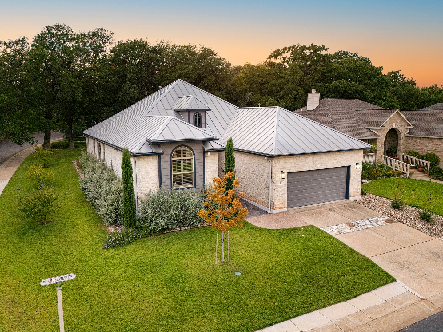 SOLD - 🏠🏠
It’s a double closing kind of week. Two families have turned the page to the next chapter. ❤️
111 W. Creekview - Seller representation alongside @markharmantx. A property previously listed for quite some time and now sold with us. Thank you to @cindy.maple.realtor and @annesultemeier07 for bringing a great buyer and being complete pros to work with.
508 E Creek - Buyer representation for a sweet young family relocating to Fredericksburg. Excited for them to make this amazing town their home. Wonderful working with listing agent @aftonhominick on this beautiful home.
2025 is coming to a close and excited to see what 2026 brings. Grateful and blessed!
#fredericksburgtx #texashillcountry #fredericksburgtxrealestate #fredericksburgtxrealestate #sothebysinternationalrealty #sorgebysrealty #kupersir #kupersothebys #ksir