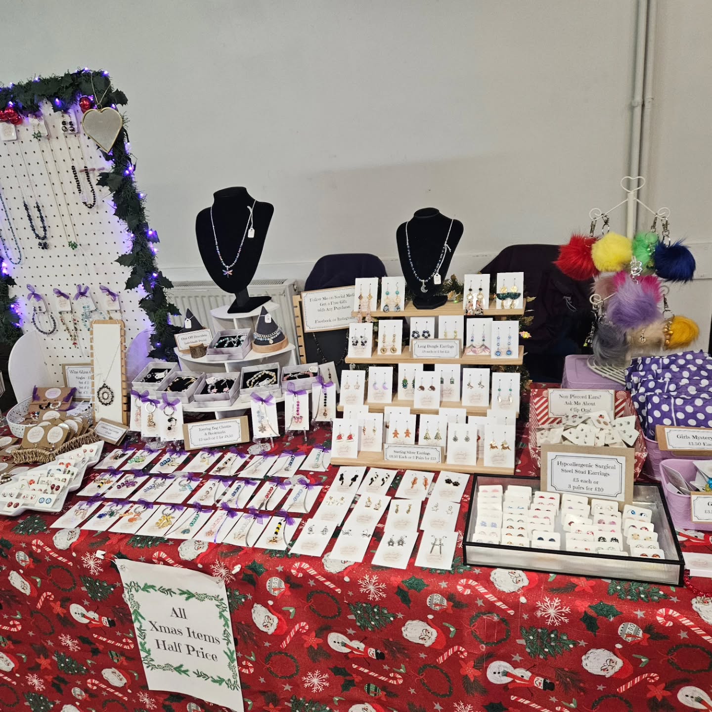 Last stall of the year, at Woburn Village Hall for CCC Craftfairs chirstmas craft fair.. here until 4pm 🎄💜
All xmas stock half price today!