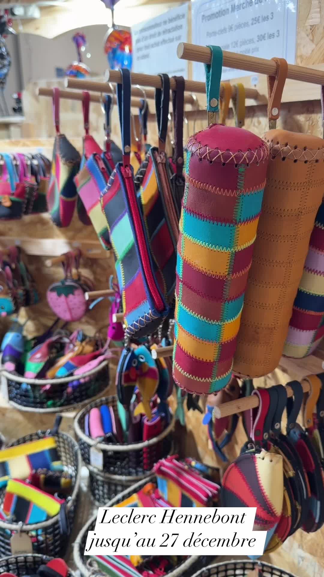 Pour vos idées cadeaux de #noel retrouvez notre chalet au Leclerc d’Hennebont. #chutesdecuir #mabutik #horlogedesmarées #hennebont #morbihan #noelapproche @followers