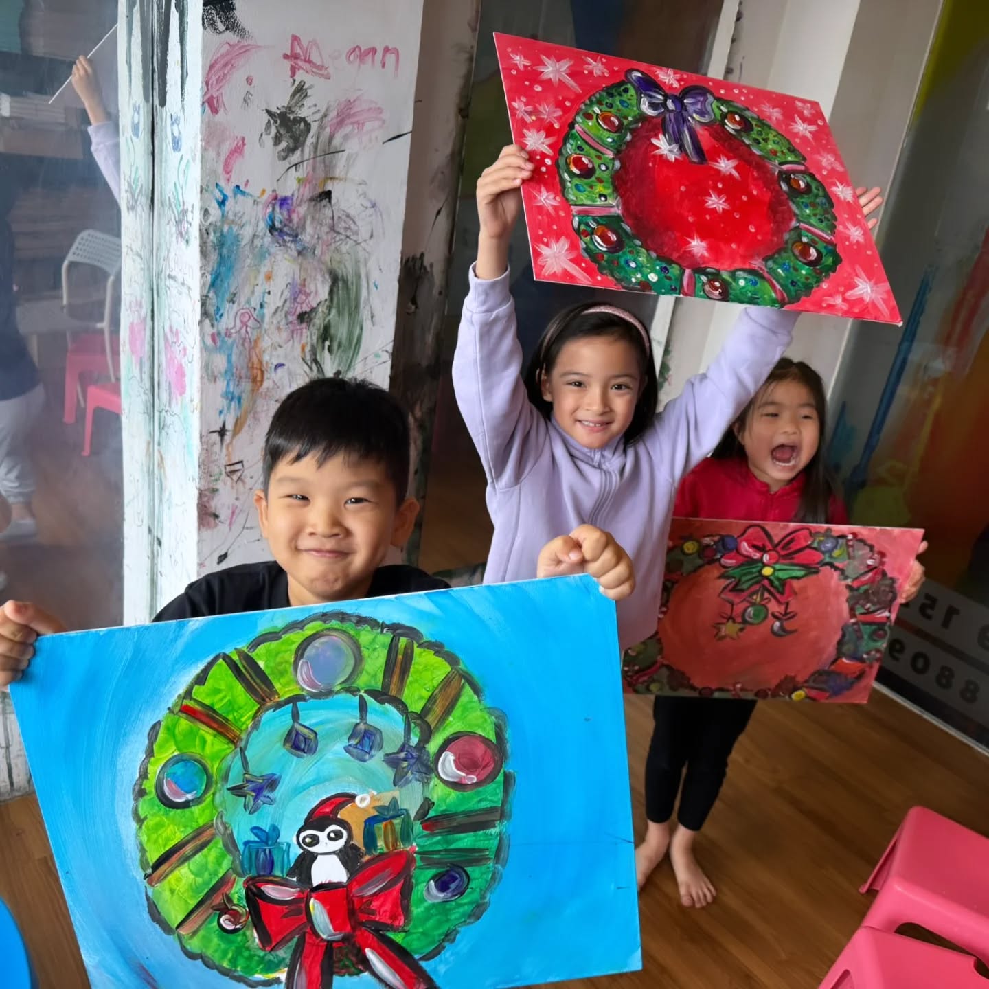 7 more days to the best season of the year 🌲☃️❄️🎅🎄
#countdowntochristmas🎄 #dec2025 #throwback #mood #festival #christmas #artcampssofun #photooftheday #canvaspainting #artstudio