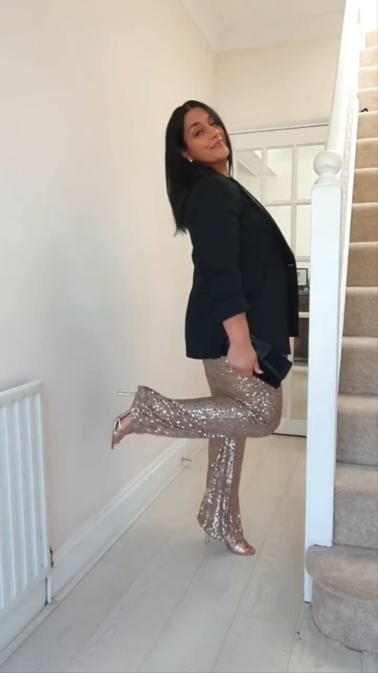 These sparkly sequin trousers are one of my favourite party pieces and I bring them out every single year, because great style should be reworn, not saved 😍
Sequin trousers don’t have to feel intimidating. When styled right, they can look chic, polished and incredibly flattering on a curvy body.
I love styling them with:
⭐️ A crisp white shirt for effortless elegance
⭐️ Soft, luxurious knitwear to balance the sparkle
⭐️ A smart velvet blazer for a pulled-together look
⭐️ Lace or silk camisoles for evening glam
⭐️ Heels, metallic clutches and layered jewellery to finish it off
If you’re a busy professional woman or mum who still wants to feel confident, stylish and put-together for parties and events, this is such an easy way to elevate your outfit without overthinking it.
✨ Save this for party season
✨ Share with a friend who needs a little style confidence boost
Personal stylist | personal stylist essex | style over 40 | midsize fashion | personal style party wear