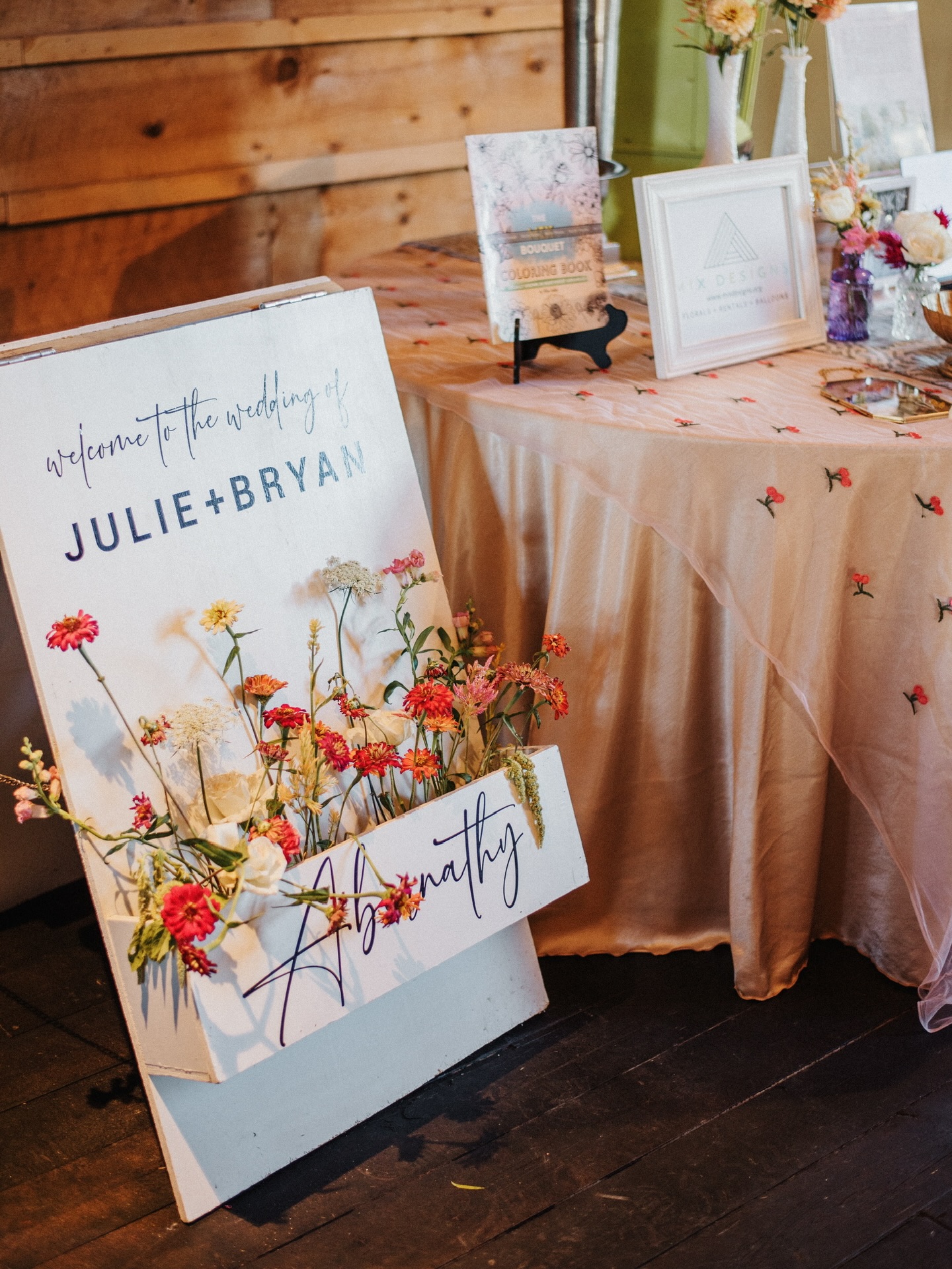 A few snapshots of some of the amazing vendors at the Stonebreaker Wedding Vendor Show!
Venue @stonebreakerhotel
Photography @kinetic.imagery
Florals @mix_designs & @bloominggaylesnwa & @tiptonhurst
Desserts @wildflourskitchen & @eatsbyannie_
Hair @drybarshops_fayetteville
Caricature @nwacaricatures
Balloons @the_pinkpaloma
Light up letters @alphalitnwa
Furniture rental @partyprorents