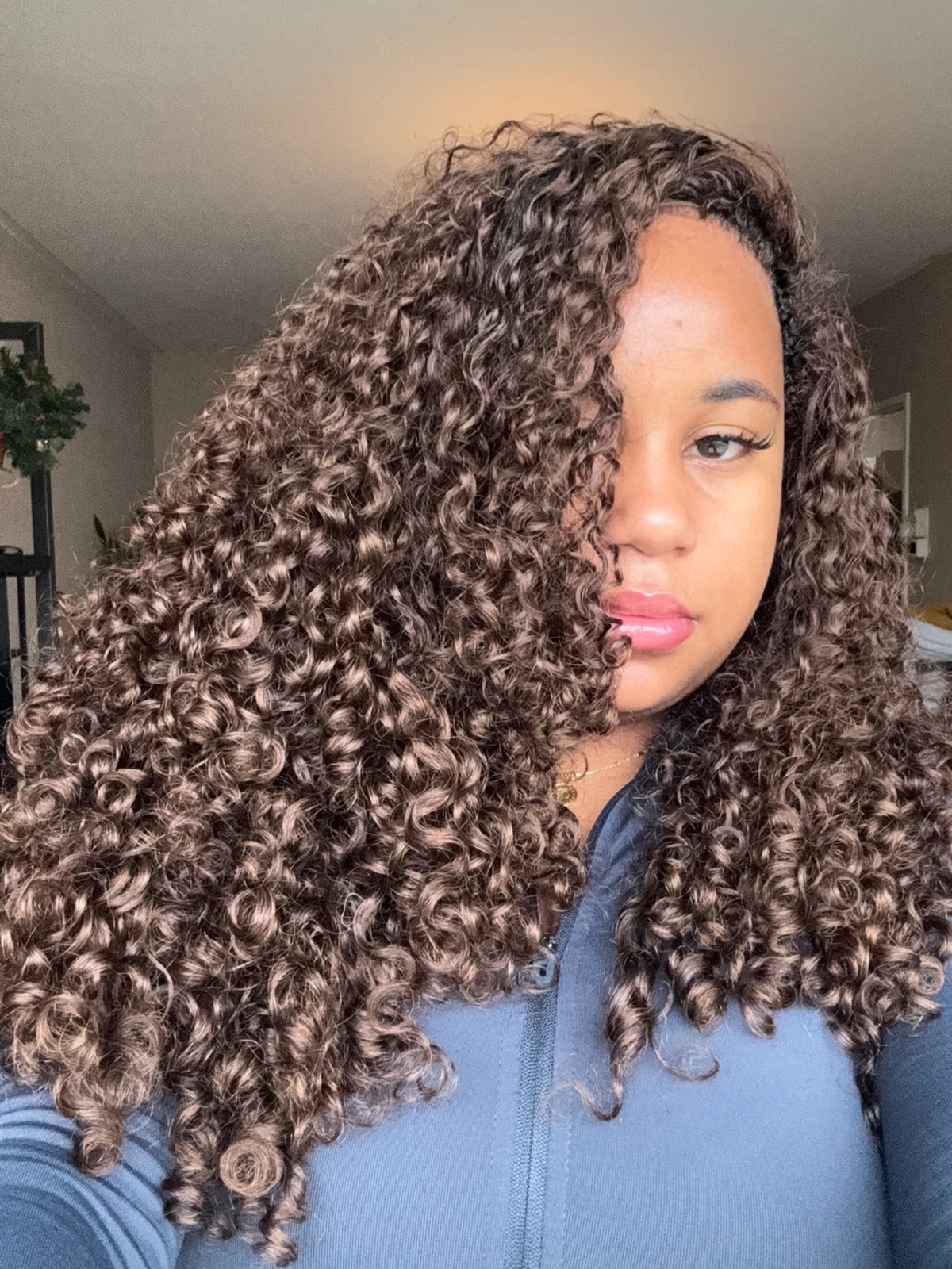 Brown curls that blend seamlessly with her natural beauty.
Soft. Rich. Timeless 🤎
#pixiecurls #laceaddicted #curlyhair