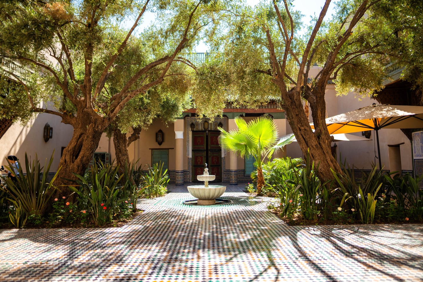 Des salons d’exception au cœur d’un patrimoine vivant. Le Musée de l’Art Culinaire Marocain ouvre ses espaces à la privatisation pour vos événements privés et professionnels, dans un cadre où l’art de recevoir marocain rencontre l’émotion, l’histoire et le raffinement.
#MuseeArtCulinaireMarocain #ArtDeRecevoir #Privatisation #EvenementielMarrakech #PatrimoineMarocain #SalonsPrives #ExperienceMarocaine #HospitaliteMarocaine #MarrakechEvents #lieudexception