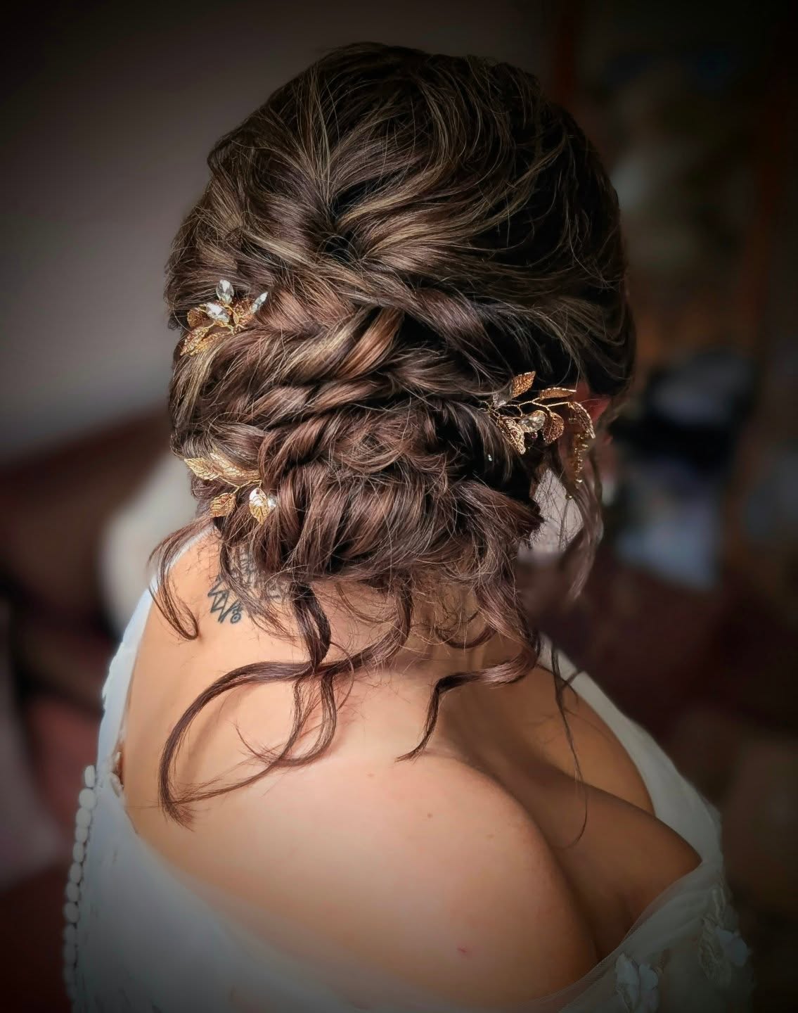 Creating this look for Rebecca was so much fun. She wanted volume, texture and a tousled look. I think we nailed it!
We used some gorgeous extensions from @cliphairlimited to make sure that we had the volume we needed. I also used my trusty @kykhaircare volume powder and texture spray from @moroccanoil_uk and a good spray of @got2b glued to make sure the look lasted all day and night.
#hairartistry #bridalhair #WeddingHairIdeas #HairInspo