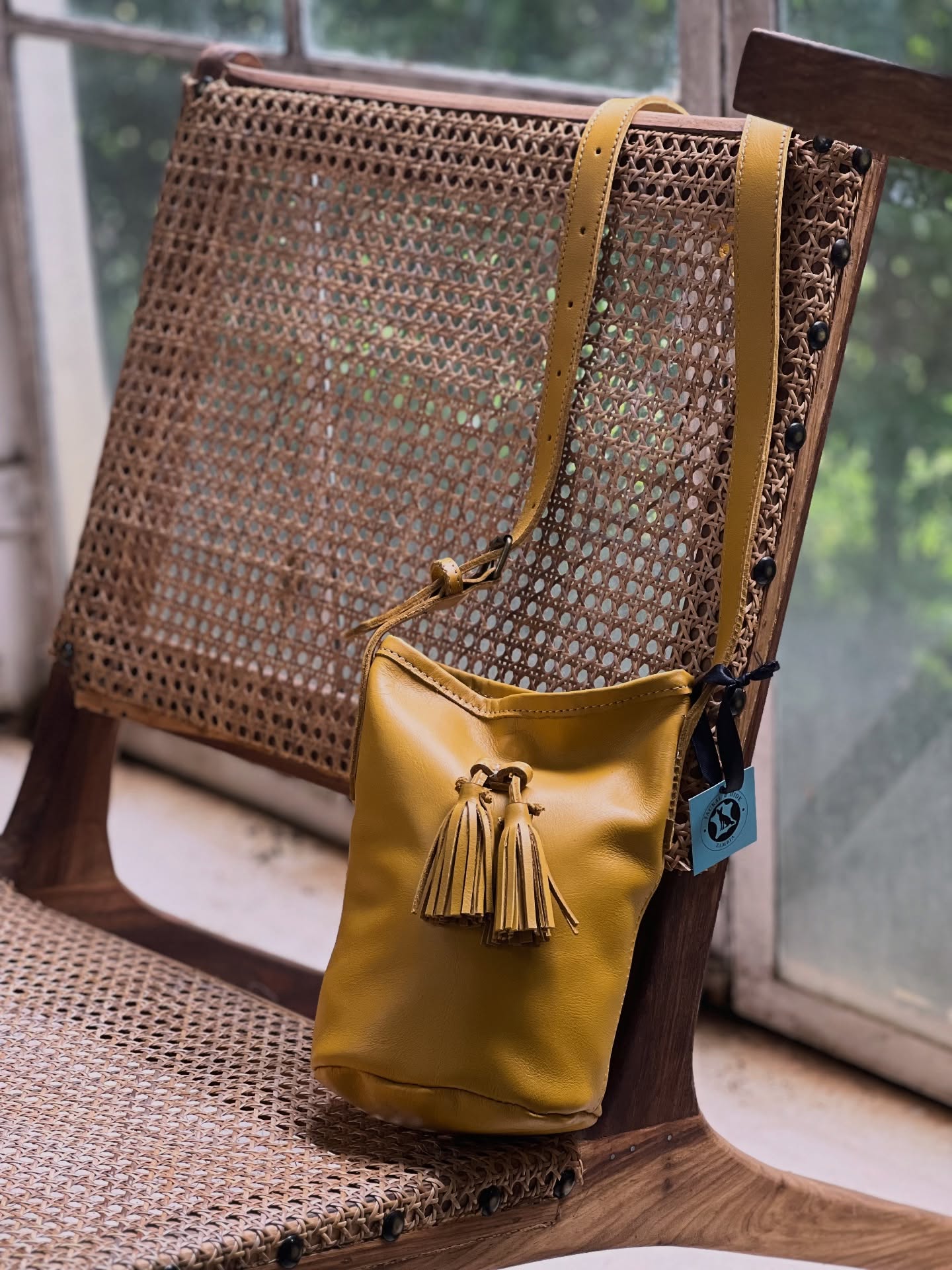 Our Ndisa bag in Mustard Yellow, the perfect bag for your daily essentials while on the go.
#jackalandhide_zambia #zambia #lusaka #locallymade #leatherware