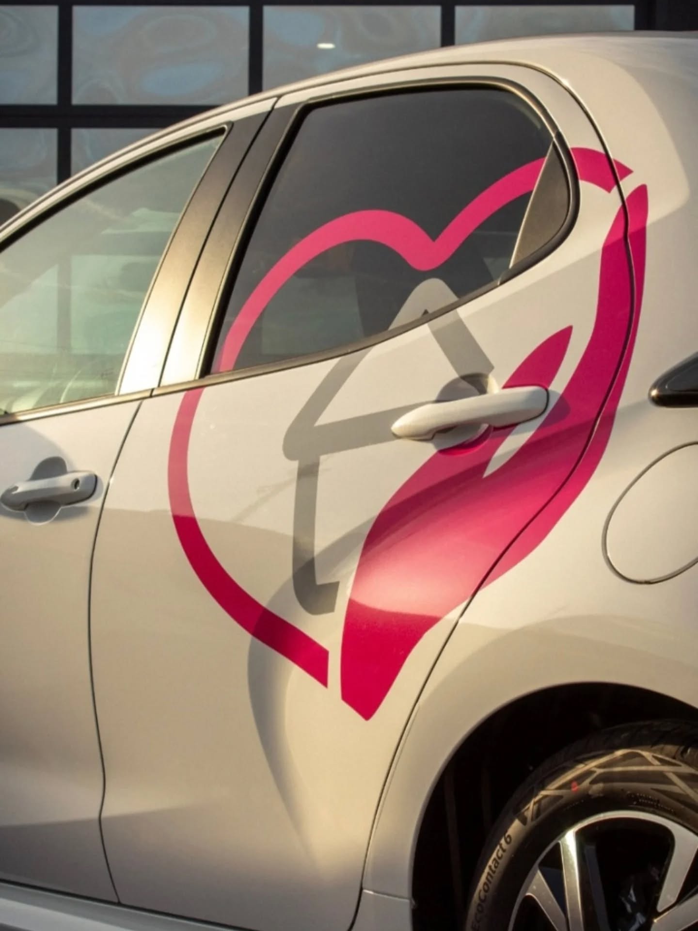 Moin,Moin!
"Ein neues Auto, ist ein neuer Begleiter auf unserem Weg!"
Unsere flotte Flotte erneuert sich!
Nach nun fast vier Jahren verlassen die ersten Autos das Pflegeteam Steinfeld und ziehen sich in ihren wohlverdienten Ruhestand zurück.
Wir freuen uns über die neuen Kollegen auf vier Reifen. Eine neue Ära startet!
Ein Dankeschön für die tolle Arbeit und an das großartige Foto geht nach Dinklage. @datomedia.werbetechnik
#pflegeteamsteinfeld #ambulanterpflegedienst #ambulant #newcar #Toyota