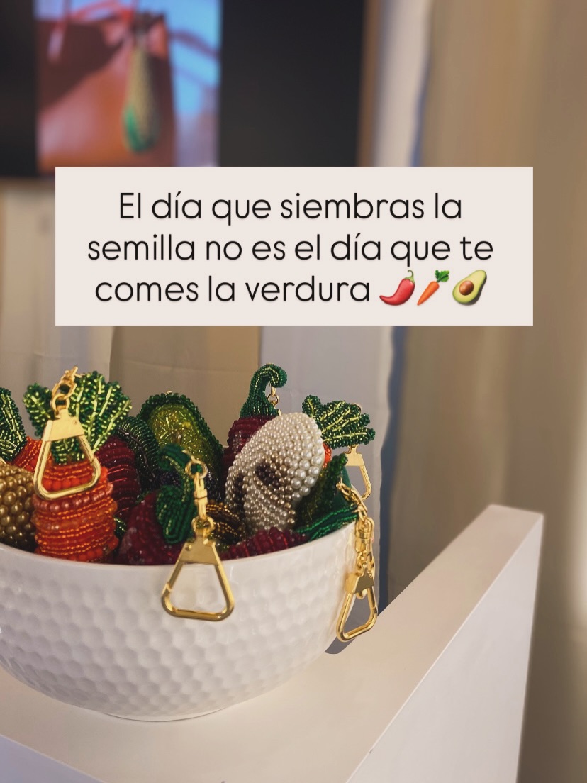 Estas son algunas de las creencias que nos sostienen ✨
No nacieron en una sala de reuniones.
Nacieron de historias reales, de manos que crean, de mujeres que han decidido crecer y creer.
.
Cada frase que lees aquí es un aprendizaje, es una decisión, es un recordarorio ❤️