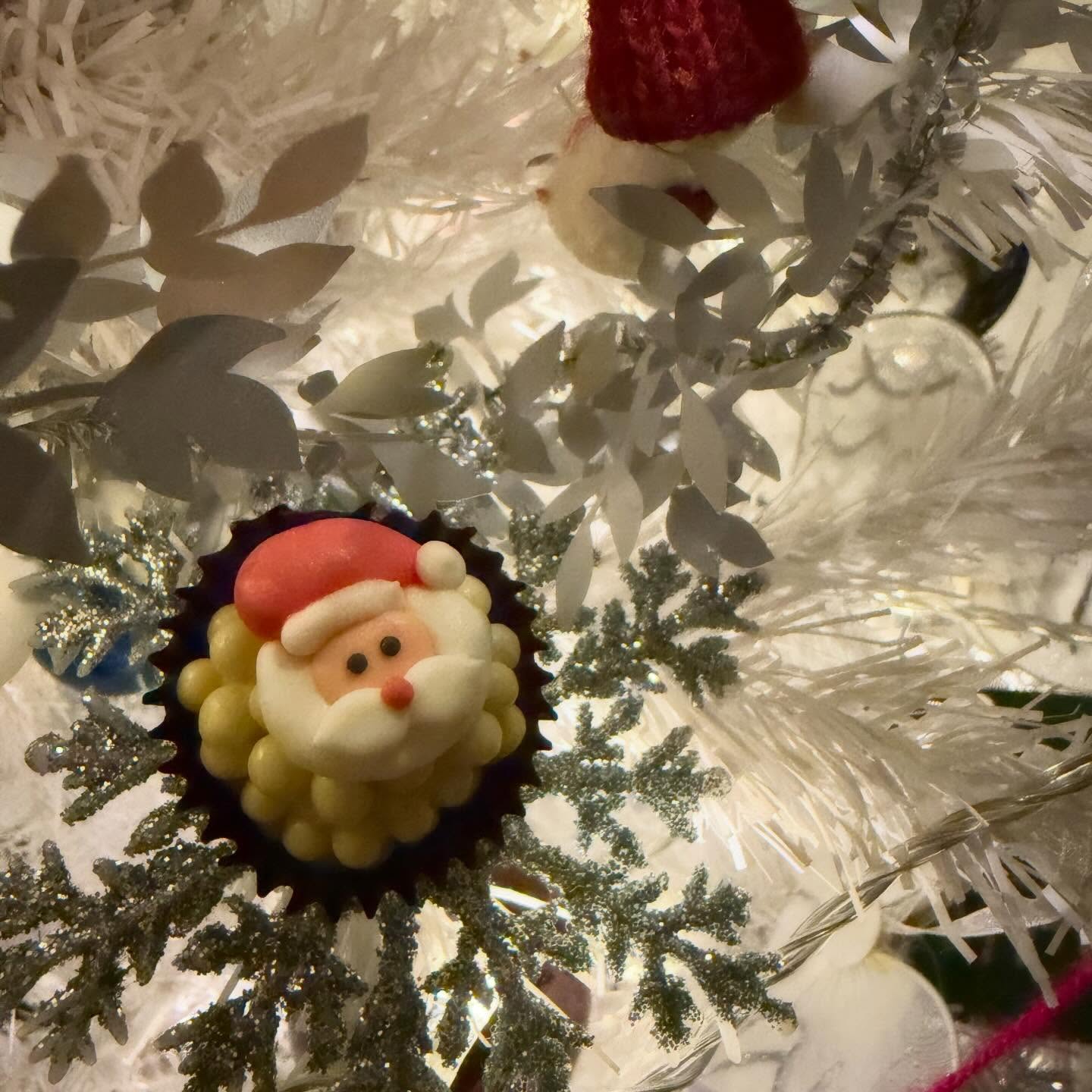 Today I just want to say thank you.
Thank you to everyone who ordered, shared, visited events, sent kind messages and supported my little Christmas dream this year 🤍
Wishing you a cosy, sweet and joyful Christmas Eve ✨🤍
Feliz Natal! Hyvää Joulua! ✨🎄✨