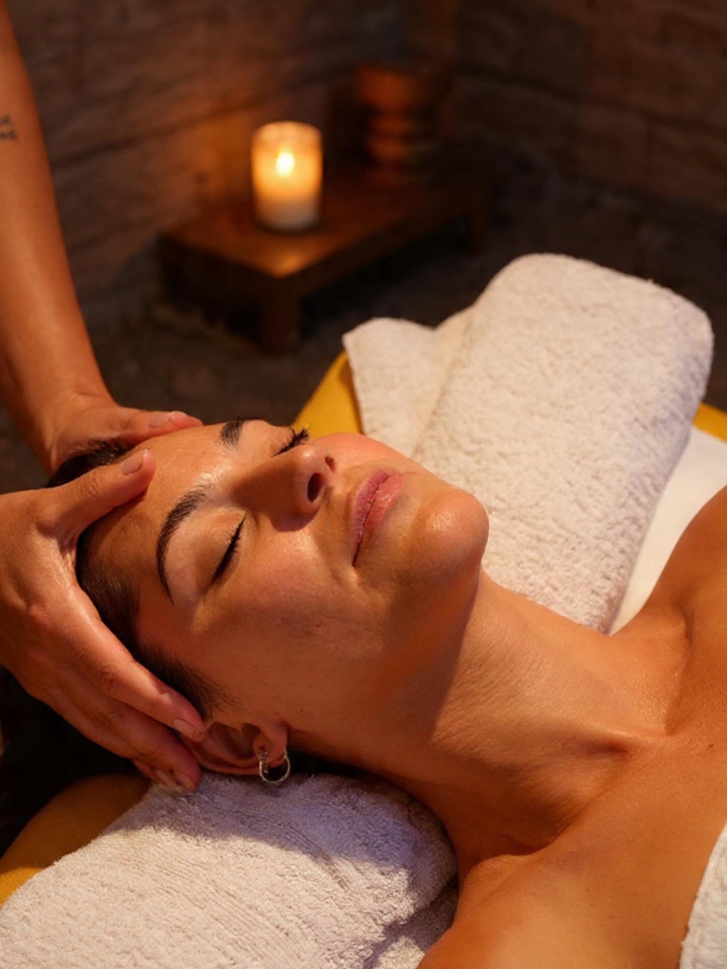 Reconecta con tu paz interior 🌿
A veces, el ruido del mundo exterior nos impide escuchar nuestro propio silencio. Regálate un momento de pausa con nuestro Masaje Relajante Zen. Un ritual diseñado no solo para soltar tensiones musculares, sino para calmar la mente y restaurar tu energía vital.
✨ Beneficios:
Reducción profunda del estrés.
Alivio de la ansiedad acumulada.
Equilibrio entre cuerpo y espíritu.
📍Ramón Gómez de la Serna 21. Marbella. España
📩 Reserva tu cita por DM o al enlace en nuestra biografía.