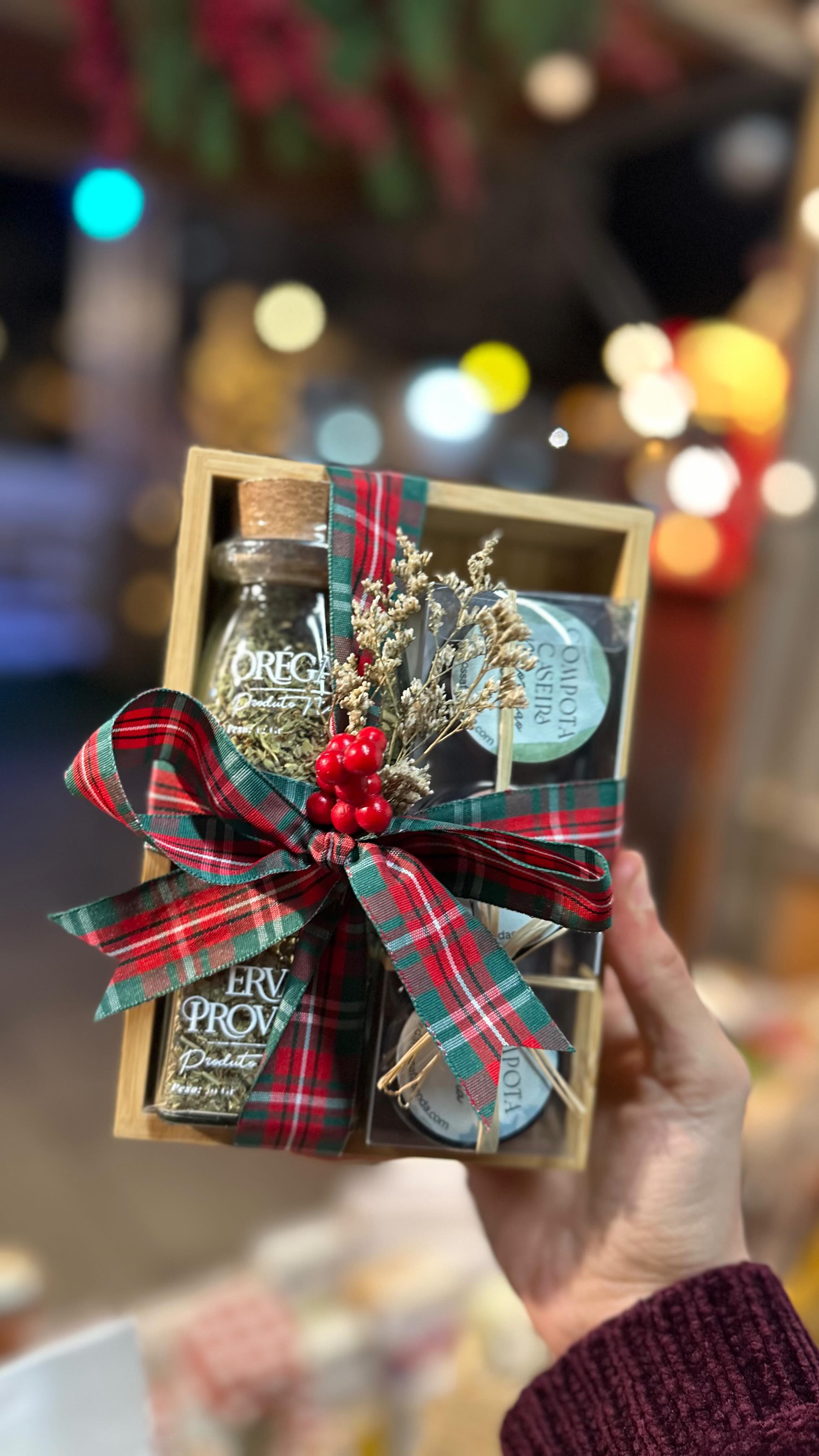 E a aventura do Natal de 2025 está quase a acabar 😍 este ano estamos a chegar a muitas pessoas quer da nossa zona de entregas quer fora! Por aí alguém já recebeu ou encomendou um dos nossos cabazes?
#cabazesdenatal #natal2025🎅🎄❤️