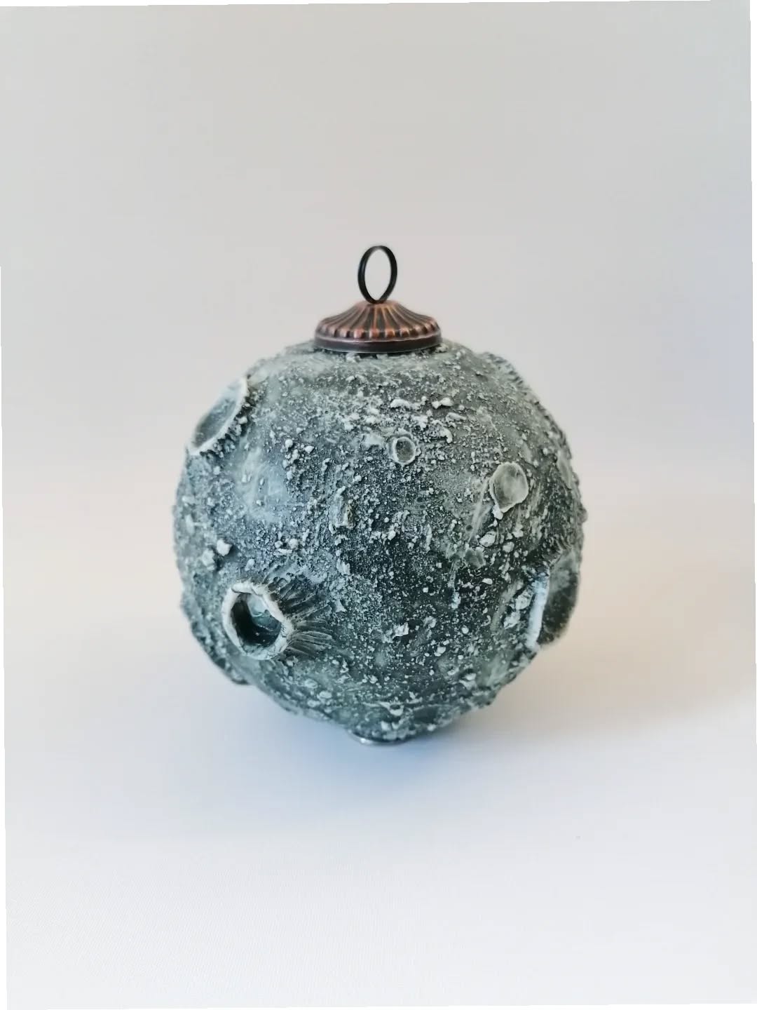 🌕 8 zile până la Crăciun...
Am momente în care îmi doresc, că un copil nesăbuit, luna de pe cer... și marea cu sarea...în rest, pe cuvânt, sunt un om rezonabil! 🙂
#porcelain #moon #oneofakind