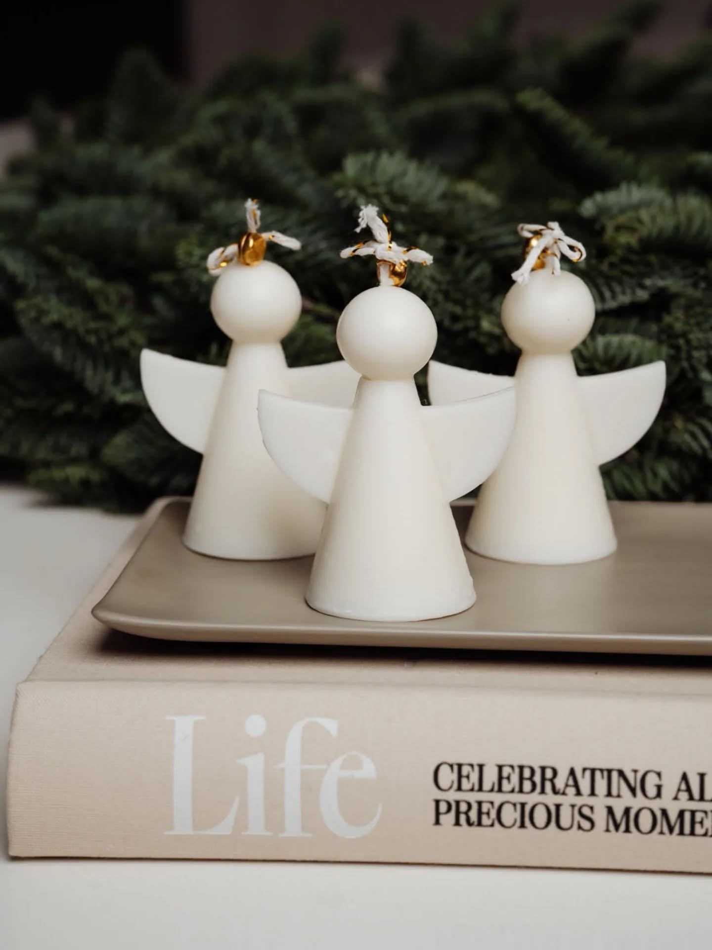 Super mooi om te zien hoe mijn kaarsen een mooi plekje hebben gekregen bij @laurameijer.bow, met prachtige, diepgaande en hartverwarmende symboliek ♡.
Prachtige foto’s zijn gemaakt door: @studio22.jpg
@studio22.jpg
Liefs,
Robin
P.s. je kunt nog engeltjes scoren bij:
@yourmovement.studio
@schik_en_zo
@groenrijkdenbosch
@knapperd_denbosch
@lab.bysuus