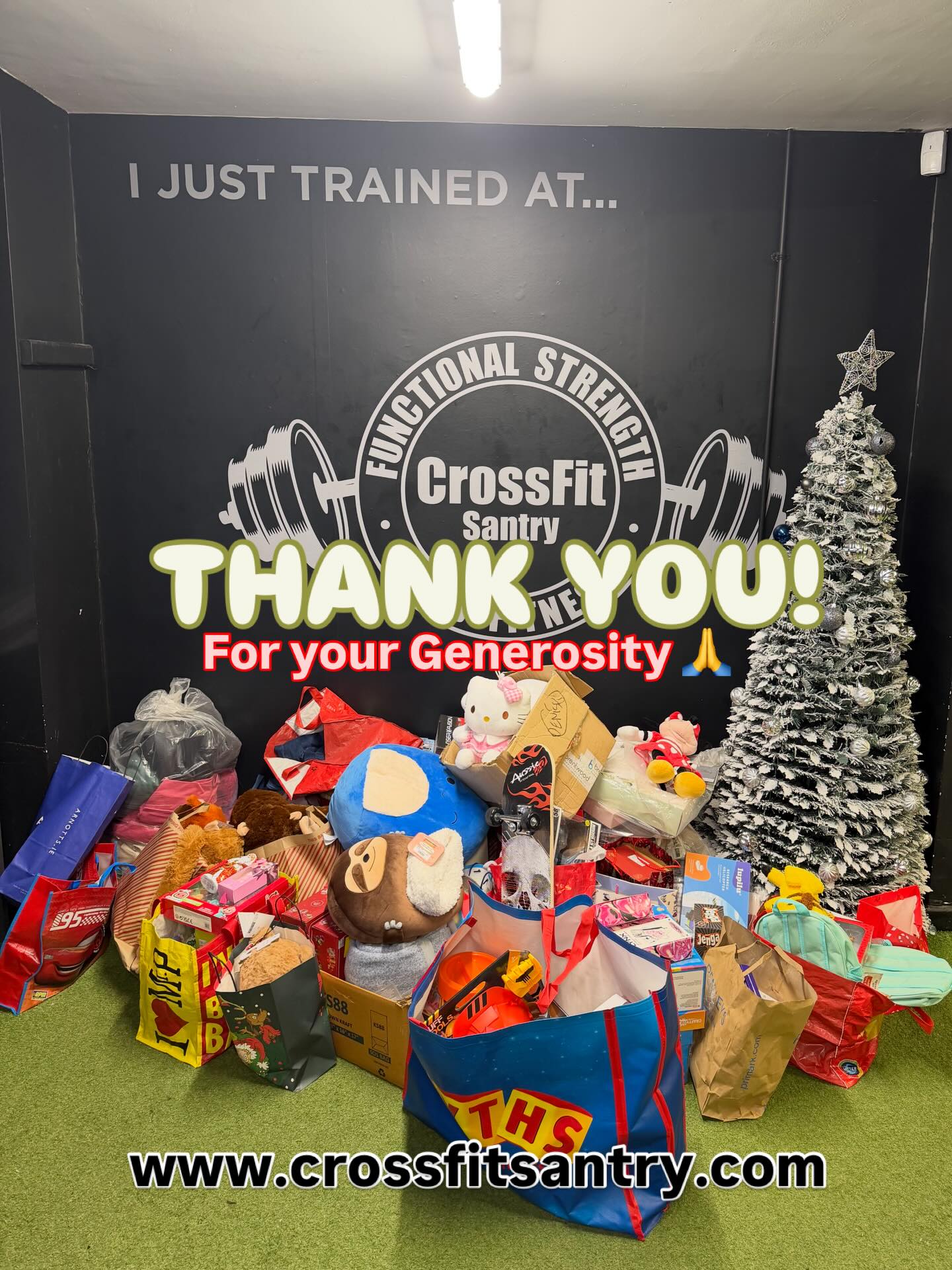🎄💙 COMMUNITY IN ACTION 💙🎄
This Christmas, the Tribe showed up in the most meaningful way.
A huge thank you to every single member across CrossFit Santry and CrossFit Drumcondra who donated, supported, and gave so generously to Tom and his organisation this festive season.
Because of you, 210 children and their families will be supported this Christmas — making a real, tangible difference at a time when it’s needed most.
We’re incredibly proud of what this community stands for.
Training together is one thing — showing up for each other & others is what truly defines the Tribe.
From all of us, thank you for your kindness, generosity, and heart 🎄🤍
__________________________
Want to try one of our two CrossFit Gyms
Drop us a DM for your Free Trial
📍CrossFit Drumcondra , D03 RH36
📍CrossFit Santry, D09 X63C
🔗 link in bio for websites
#crossfit #christmas #charity