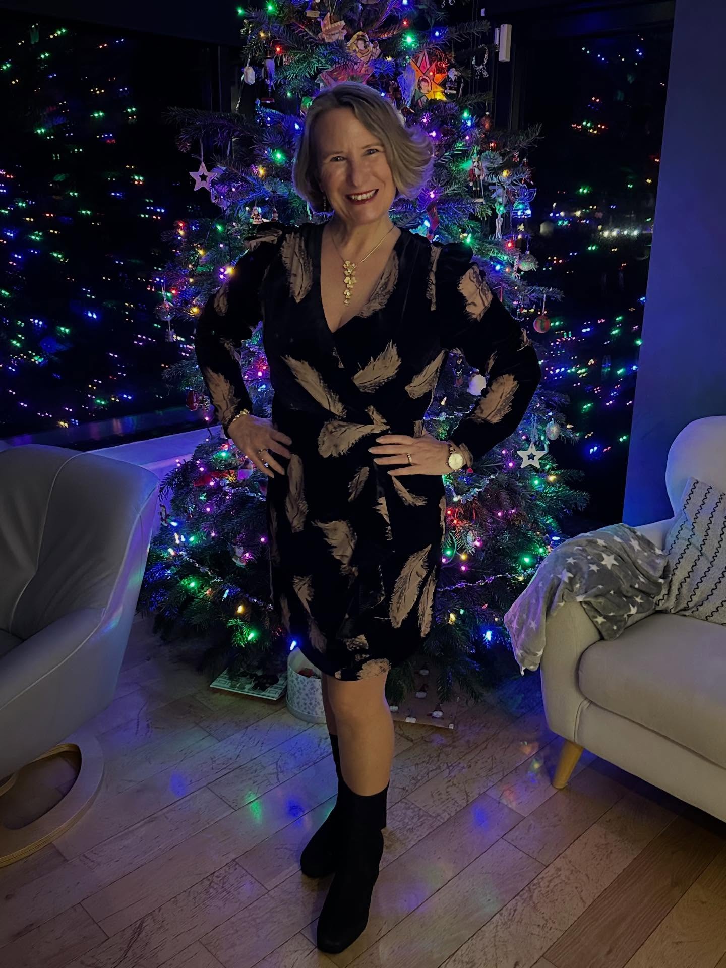 ✨ As we approach the Winter Solstice and the gentle turning back towards the light, I want to wish you all a very peaceful, restorative end of year.
Thank you for your engagement, conversations, reflections and shared learning over the past year. It’s been a privilege to connect with so many of you, and I hope our paths continue to cross in 2026.
This time of year often invites reflection on how we care for ourselves, how we support others, and how connected (or disconnected) we feel from the living world around us.
If, like me, you’re drawn to supporting both people and planet, you may be interested in joining me for an Ecotherapy workshop in the year ahead. These offerings are for those in the helping professions, and for anyone who simply feels the call to reconnect more deeply with the natural world for themselves.
🌻 What’s coming up in early 2026:
🌿 3-Day Ecotherapy Workshop (Online & In-Person)
A rich, practical introduction to thoughtfully and ethically including the natural world more in your work with others.
🌳 1-Day In-Person Experiential Nature Connection Workshop (Co. Clare)
A gentle, embodied self-care day and an invitation to slow down and deepen your own relationship with the rest of Nature.
📅 Workshop dates:
3-Day Online Ecotherapy Workshop — January 23rd–25th
1-Day In-Person Experiential Nature Connection Workshop (Co. Clare) — February 28th
3-Day In-Person Ecotherapy Workshop (Co. Clare) — April 17th–19th
If any of this resonates, the first step is simply email me at joanne@joannehanrahan.ie and I’ll send you an expression of interest form, and follow up with more details. Please feel free to join me or to pass this on to someone who might benefit.
Wishing you rest, reflection, and moments of quiet connection as this year comes to a close. 🌙
Nollaig Shona daoibh go léir.
Joanne