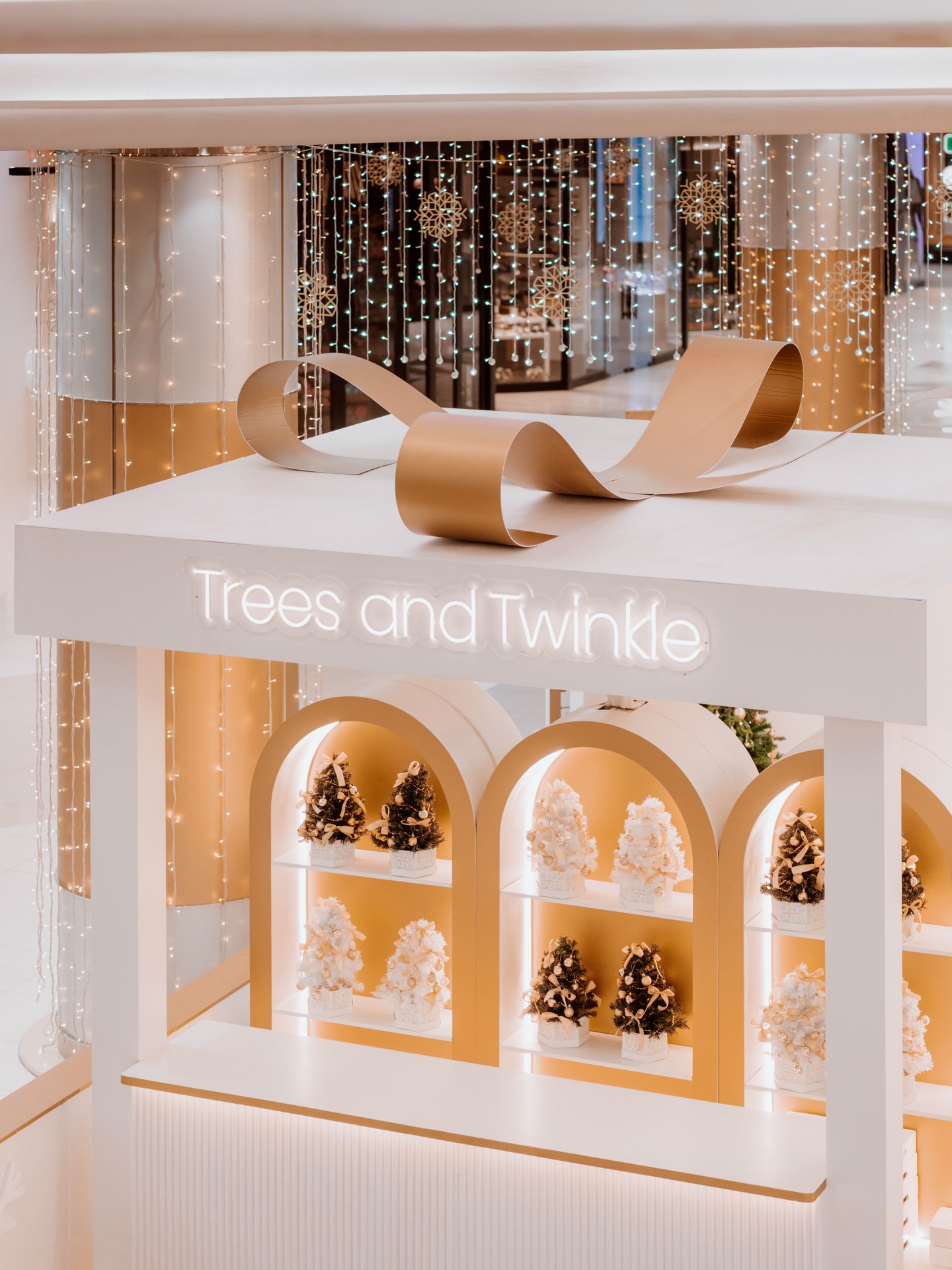 ✨It’s beginning to look a lot like Christmas✨
We built a 731sqm Enchanted City in the heart of @sandtoncitymall where festive dreams run wild. Think twinkling Christmas trees, golden reindeers, donut and cookies worth stopping for! A magical drawbridge leads to the best photo moment with Santa. Spinning through magical moments at every corner, this Christmas wonderland was designed for smiles, snaps and a little extra holiday sparkle 💙
#sandtoncity #cityofenchantment #christmaswonderland #festivetime #christmasinstallation #holidaymagic #magicmoments #brandbuilds #happinestcustom #happinest #madeyoulook #custombuild #customdisplay #customstand #expoexcellence #expostand #awardwinning #expovibe #brandactivation #expoexcellence #visualmerchandising #capetowncustom #photomoment #brandelements #display #custombackground #customdisplay #memorablemarketing #impactfuldesign