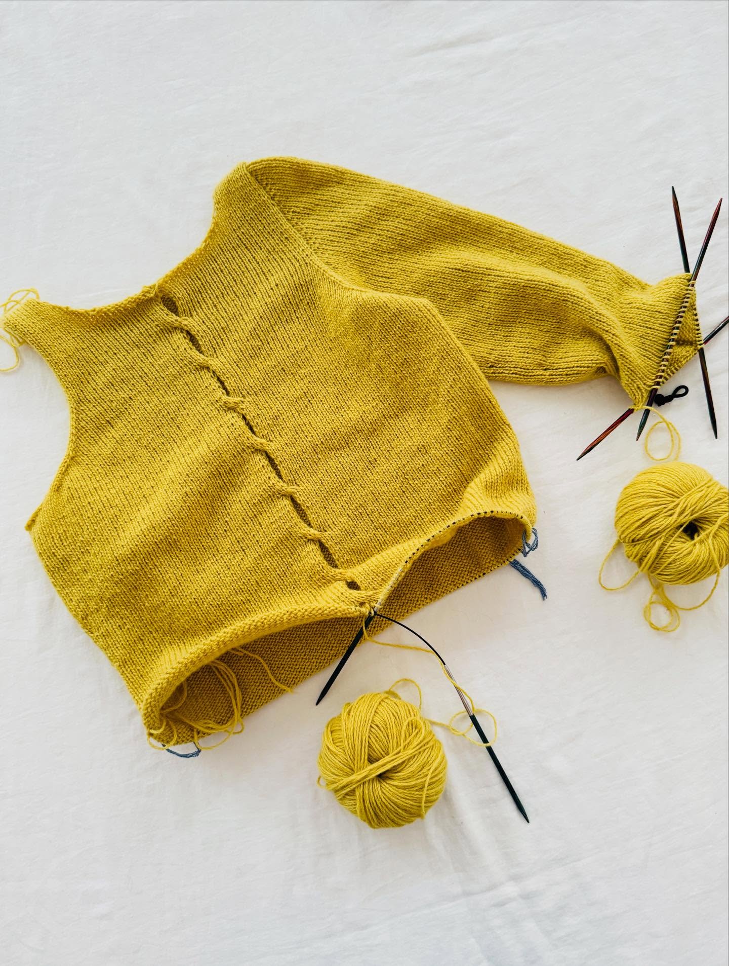 There are these projects you are so obsessed with that you cannot stop working on them ☺️ Carrie is one of them and I am so happy how it’s coming along 🥰😇 there are still some task left, like figuring out the bra question as I am not sure if I will be confident enough to wear it without, but that’s a question for after sleeve island 😃
.
.
.
Pattern in progress by me: #carriesweater
.
Yarn: Classic in the shade Kaori by @cardiffcashmere
.
#knitting #knittinglove #knittingaddict #knitknitknit #nevernotknitting #iloveknitting #knit #knittersgonnaknit #knitter #knitlove #knitinspiration #knitstyle #knittinginstagram #knittinginspiration #diy #handmade #slowfashionmovement #stricken #strickenmachtglücklich #strikk #strikke #strikkedilla #strikkeinspo #tejer #tejido #breien #tricoter #tricotaddict #strick