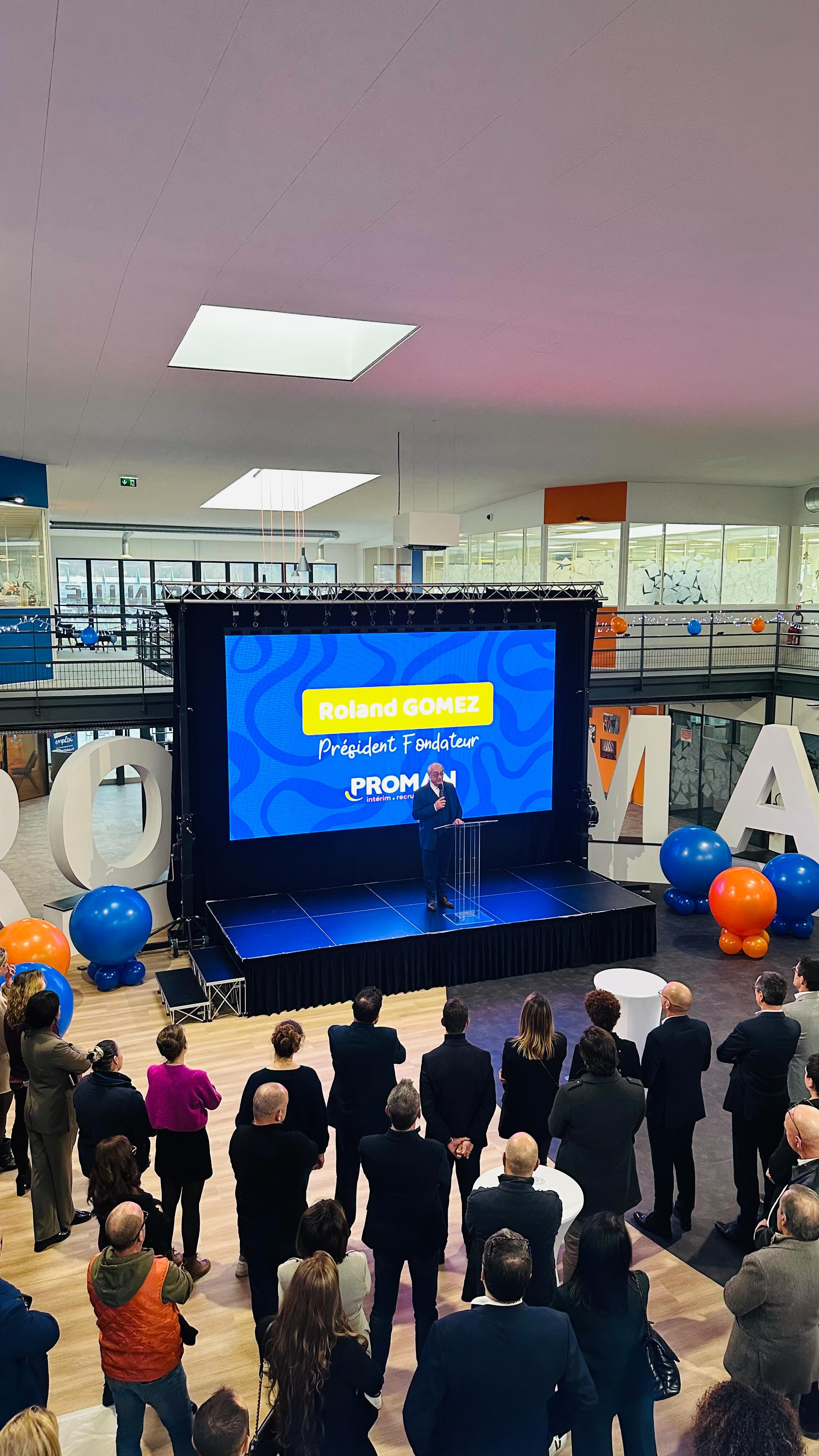 ✨ Inauguration PROMAN – Manosque ✨
Retour en images sur un moment fort : l’inauguration des nouveaux espaces du siège PROMAN à Manosque.
Une soirée placée sous le signe du partage, de l’émotion et de l’esprit d’équipe, fidèle aux valeurs qui font la force de PROMAN depuis près de 50 ans.
Pour marquer cet événement autrement, place à une inauguration spectaculaire :
🎈 des dizaines de ballons explosifs
🎉 un final visuel impactant
🤝 un moment fédérateur pour les équipes, partenaires et clients
Merci à PROMAN France pour sa confiance et pour cette belle collaboration.
Chez Poudre d’Éclat Events, nous sommes fiers d’accompagner les entreprises qui souhaitent marquer les esprits et inaugurer autrement.
#Inauguration #PROMAN #Manosque #Événementiel #BallonsExplosifs
#EspritDEquipe #EvenementEntreprise #PoudreDEclatEvents #Partenariat #feuxdejour #feuxdepoudre