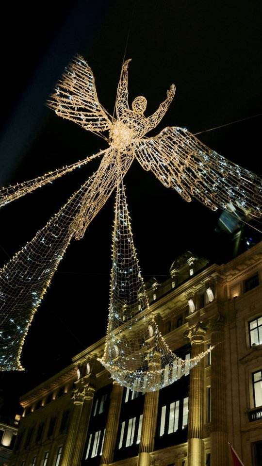 Your festive checklist at @fslondon
⠀
✔️ Indulge in restorative calm high above the city at the Skyline Spa
⠀
✔️ Try the celebrated flavours of Michelin-starred dining
⠀
✔️ Savour the elegance of Afternoon tea
⠀
✔️ Take a trip to the theatre in hotel's House Cars, or just raise a glass in your suite sanctuary
✔️ Stroll a short distance from the hotel to explore the sights
⠀
✔️ Experience the festive beauty of London from above
⠀
➡️ Get in touch with our Luxury Travel Specialists on +44 746 786 23 53 | reservations@serenitymiles.com