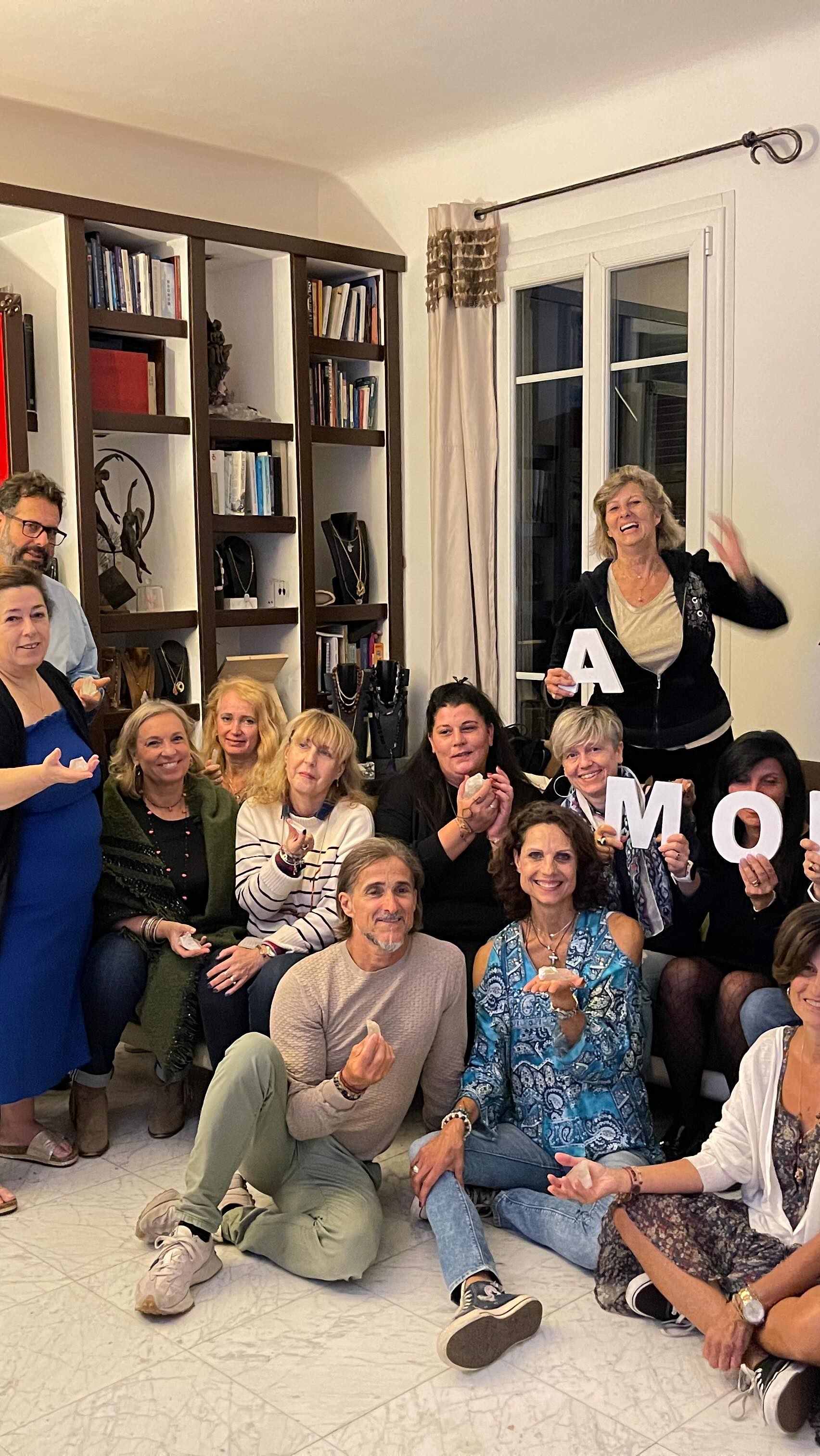 Merci du fond du cœur à toutes les personnes qui ont partagé leur expérience dans le Chalet de Cristal. 🤍Vos mots, votre présence, votre confiance… c’est tout cela qui fait grandir cet endroit autant que moi. Chaque méditation, chaque échange, chaque émotion posée là a compté.
C’est grâce à vous que ce lieu a pris vie, qu’il a évolué, et que je continue d’offrir ce dont chacun a besoin
Merci pour votre lumière à tous 💖💞
Elizabeth
#meditation #chaletdecristal #gratitude